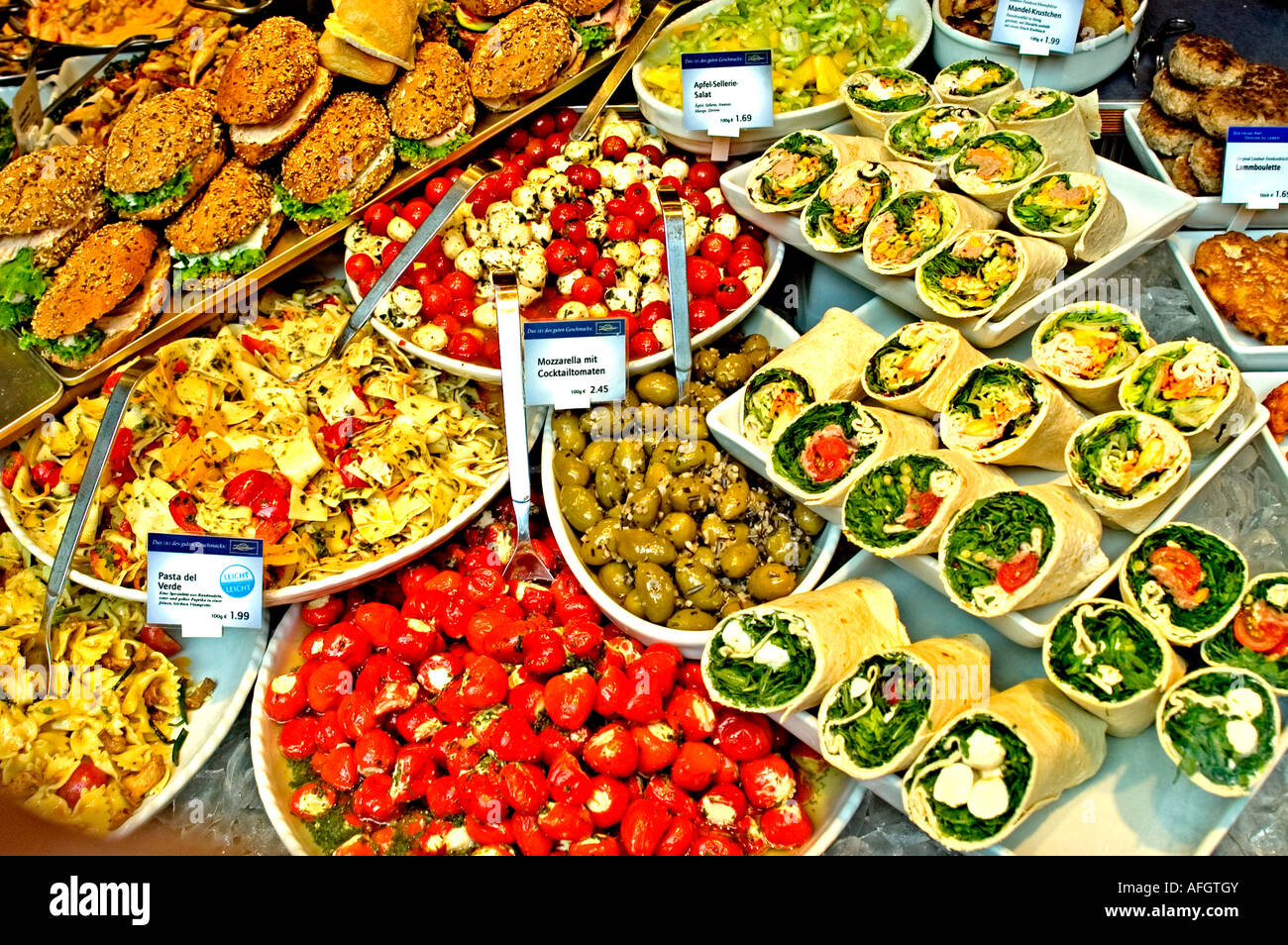 Berlino Germania catering interno delicatessen Foto Stock