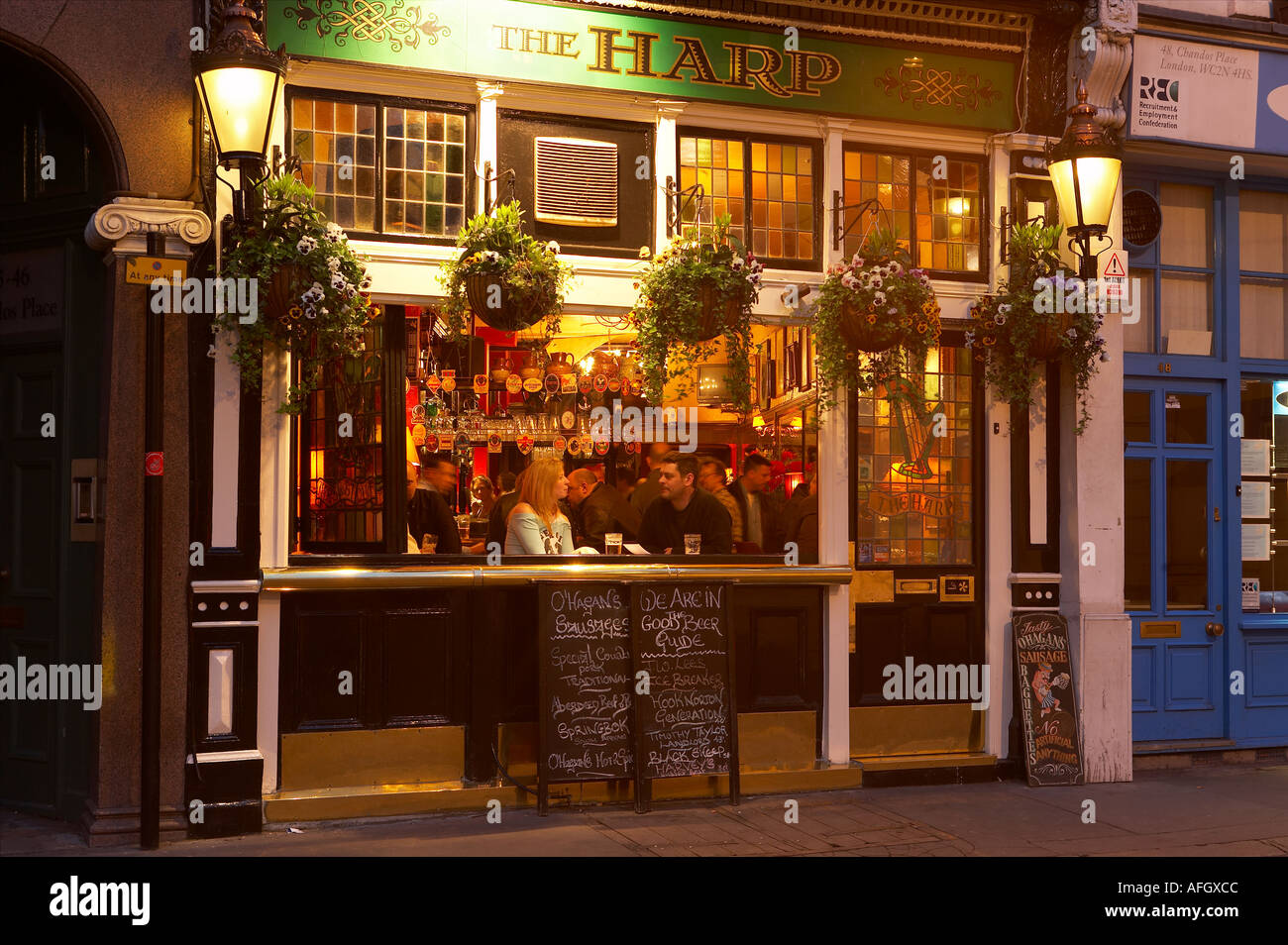Pub londinese nr Covent Garden nel West End di Londra REGNO UNITO Foto Stock