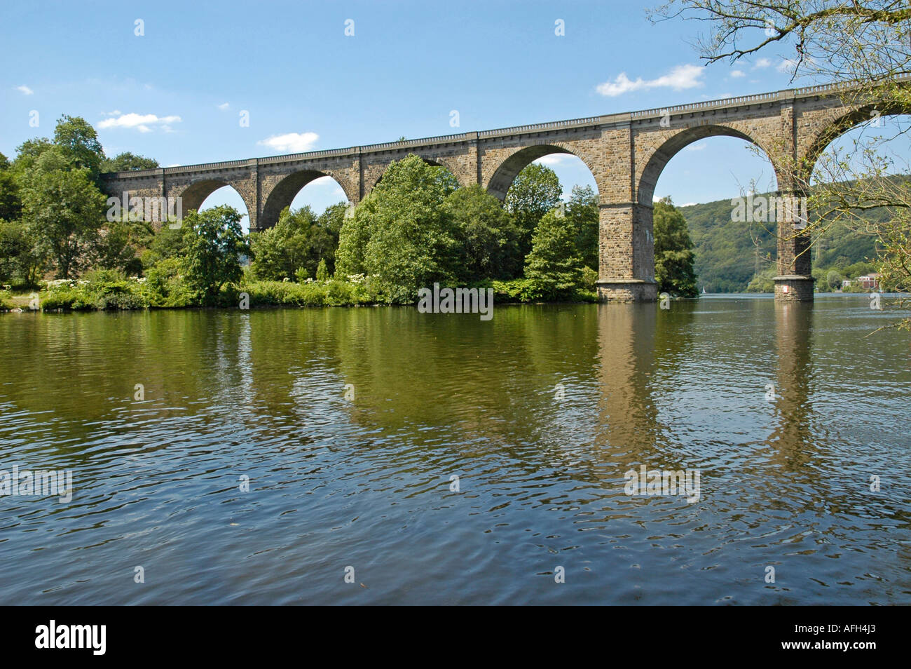 Ponte ferroviario, viadict oltre la Ruhr, costruito 1877-1878, Herdecke, Dortmund, bacino della Ruhr, NRW, - Renania settentrionale - Vestfalia, Germania Foto Stock