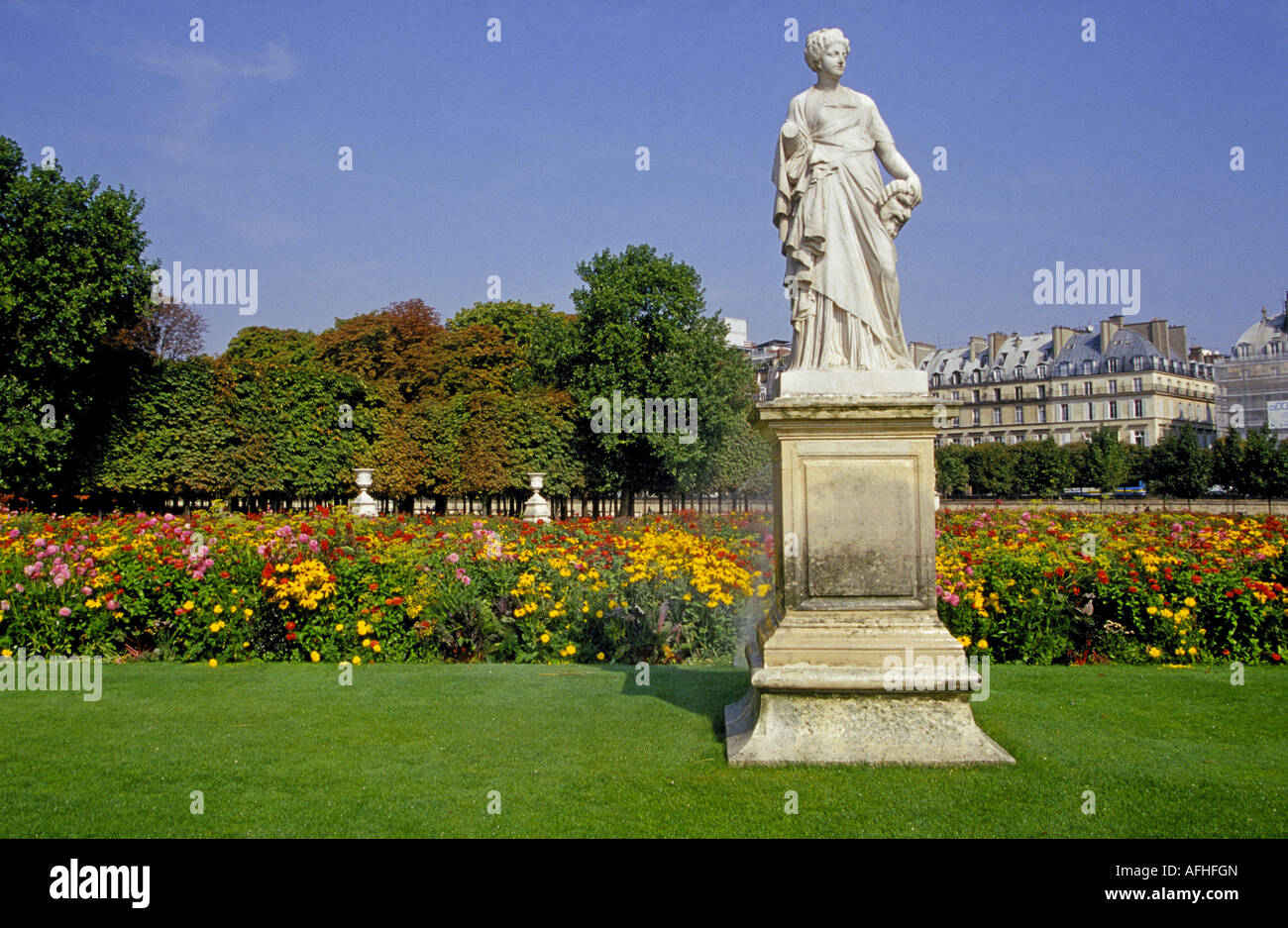 Una statua nei Giardini des Tuileries Parigi Francia Foto Stock