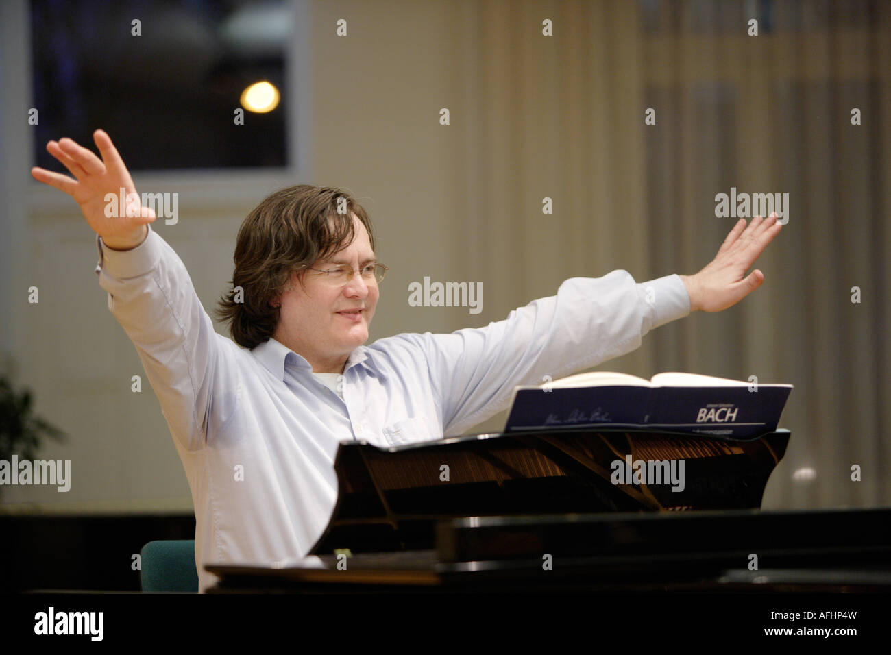 Il cantore Prof Georg Christoph Biller durante una prova nelle Alumnat con il Thomanerchor Foto Stock