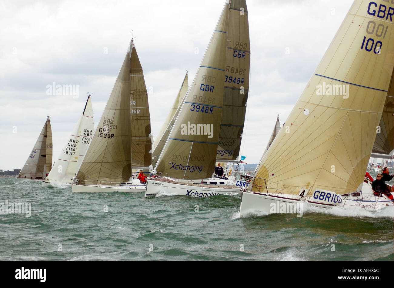 Yachts racing a Cowes Regno Unito Foto Stock