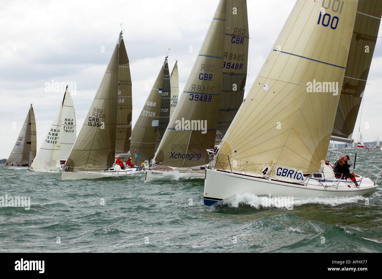 Yachts racing a Cowes Regno Unito Foto Stock