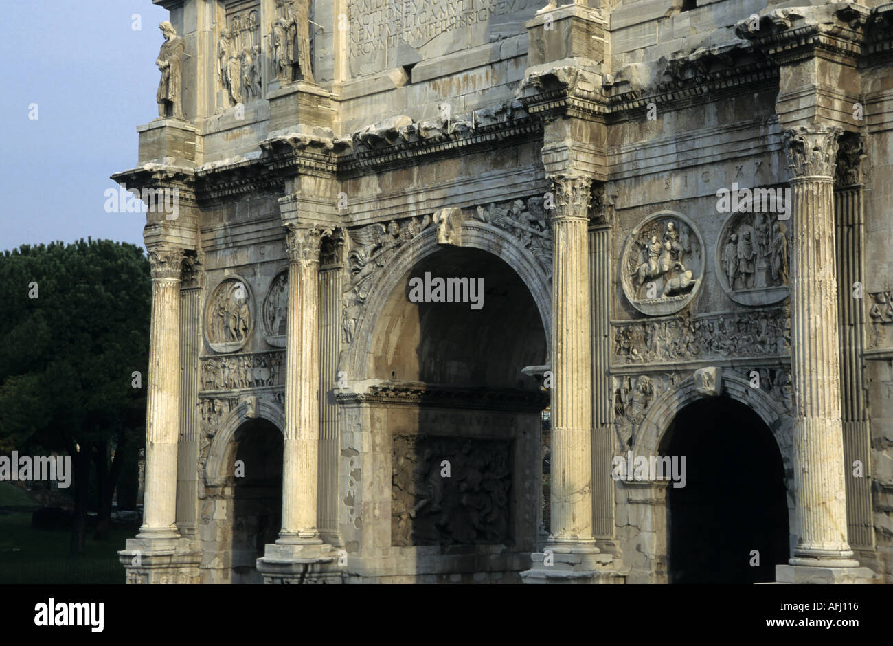 Sculture sull arco di Costantino, Roma, Italia. Foto Stock