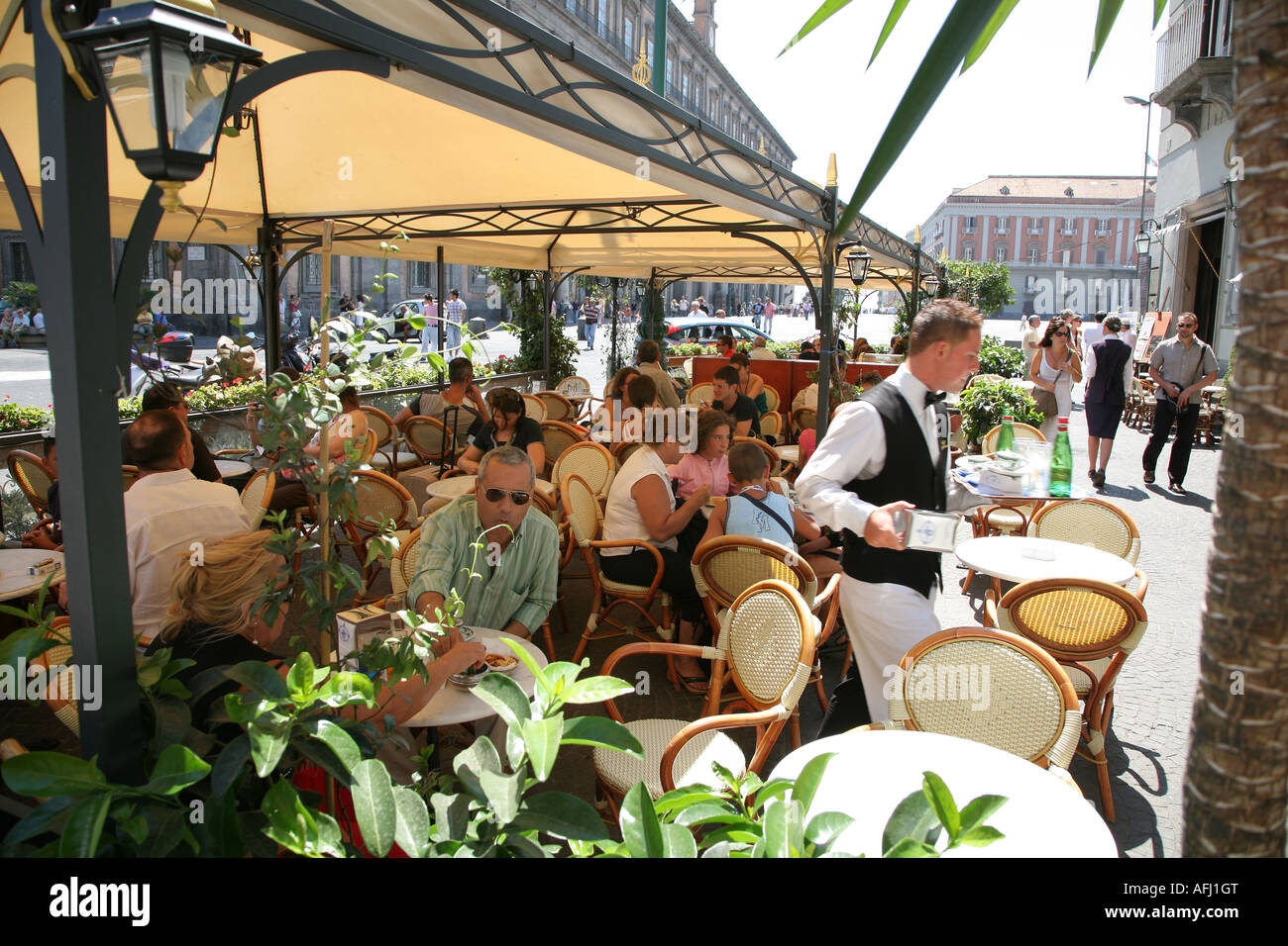 Mangiare fuori in Gran Caffè Gambrinus Napoli Italia Foto Stock