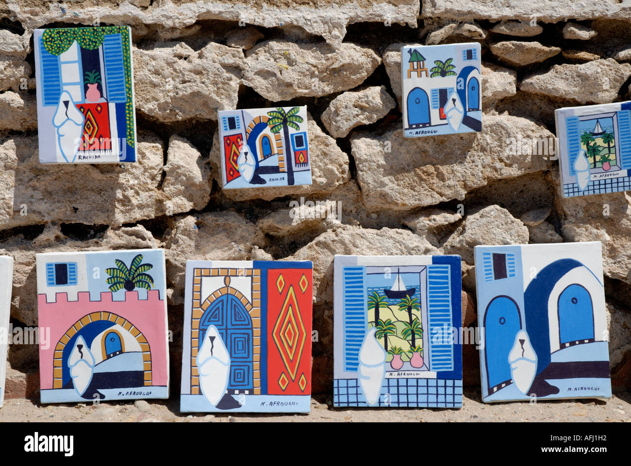Dipinti in vendita in Rue de Skala Skala de la Ville medina souk negozi di shopping arte artigianato Essaouira Costa Atlantica Marocco Nort Foto Stock