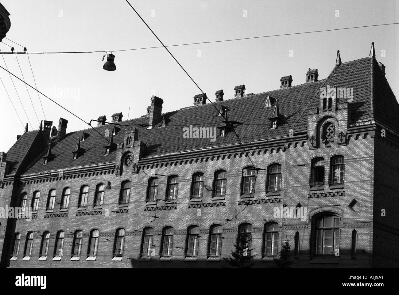 Costruzione di Lviv Ucraina architettura building house antichità storia in bianco e nero sul tetto della torre spike scultura in mattoni di windows Foto Stock