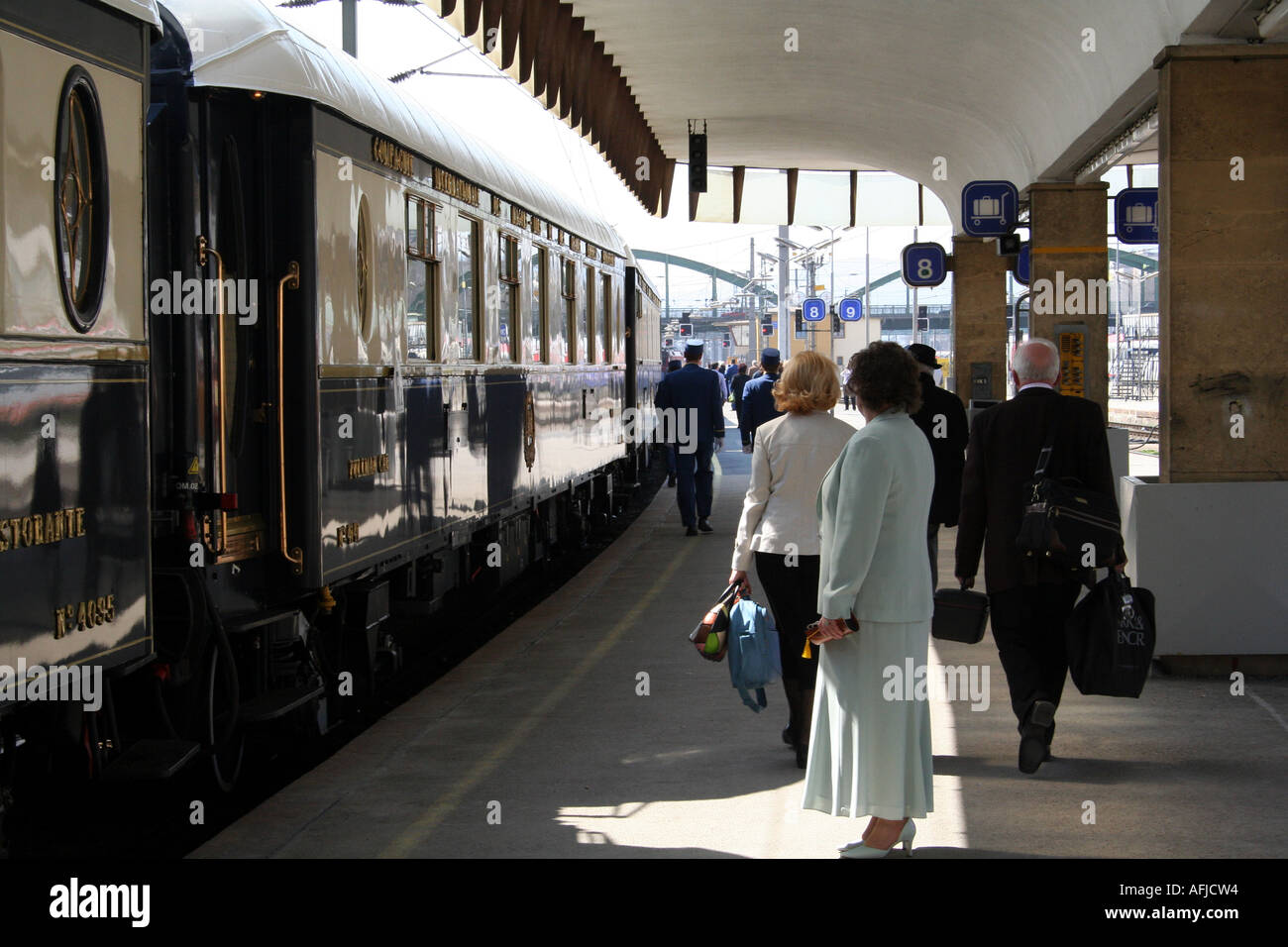 Tutti a bordo di Orient Express treno di lusso Foto Stock