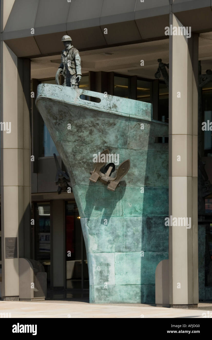 Organizzazione marittima internazionale IMO headquarters building agenzia specializzata delle Nazioni Unite con la scultura di spedizione Lambeth Londra Inghilterra REGNO UNITO Foto Stock