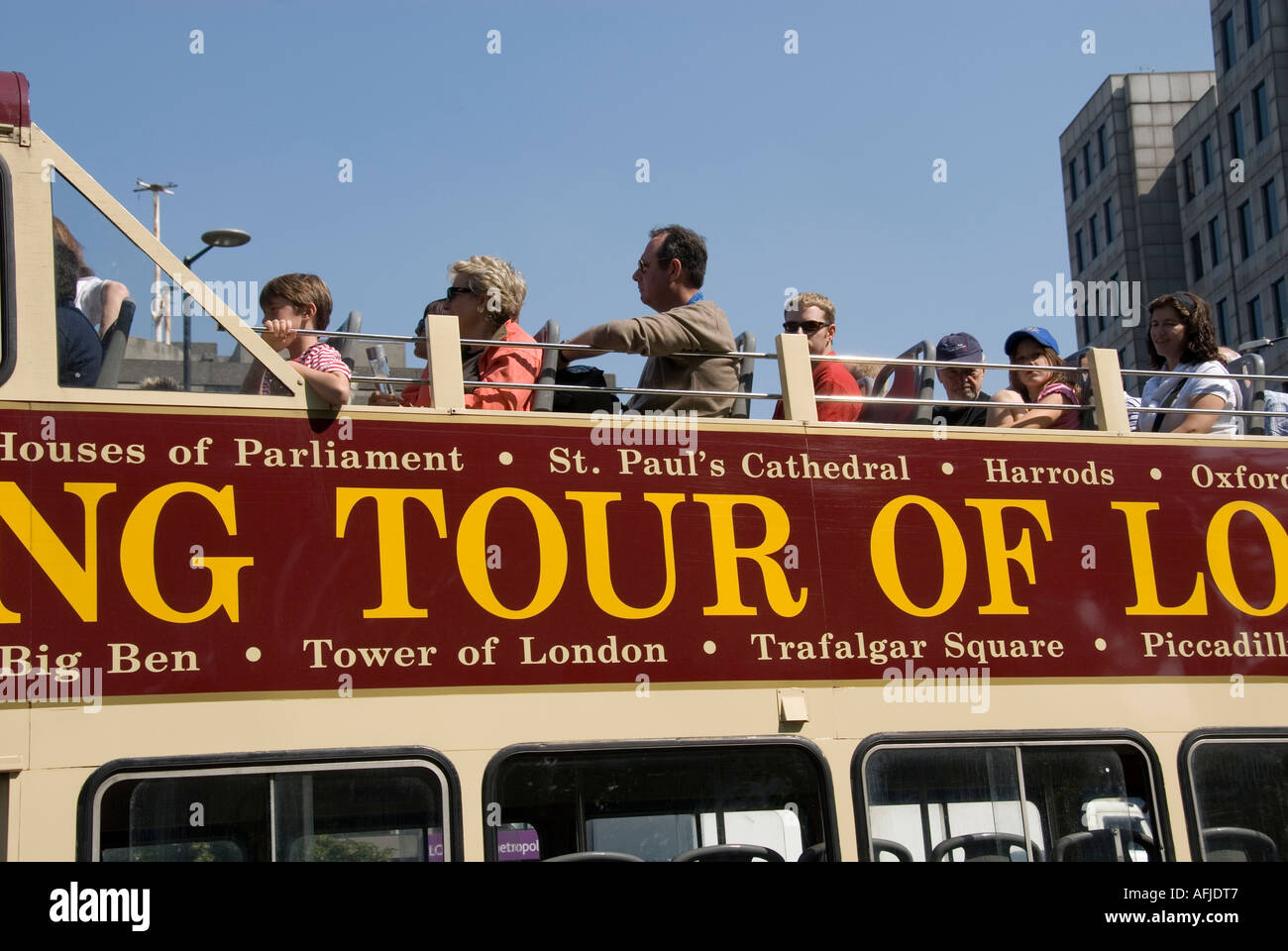 London top deck di open top tour bus con turisti Foto Stock