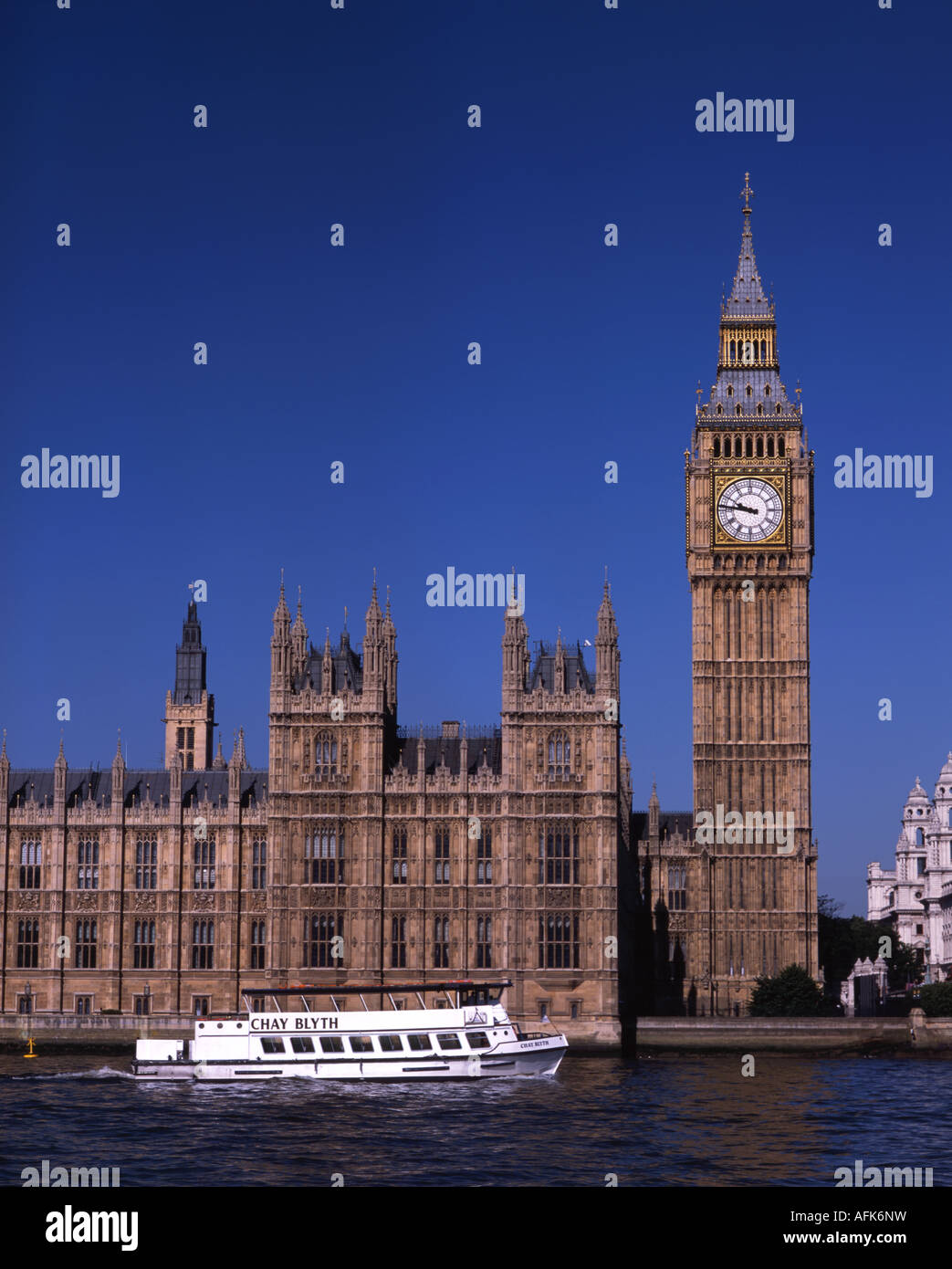 Il Big Ben e la Torre dell Orologio, Palazzo di Westminster dal Tamigi. In stile vittoriano di stile gotico. Foto Stock
