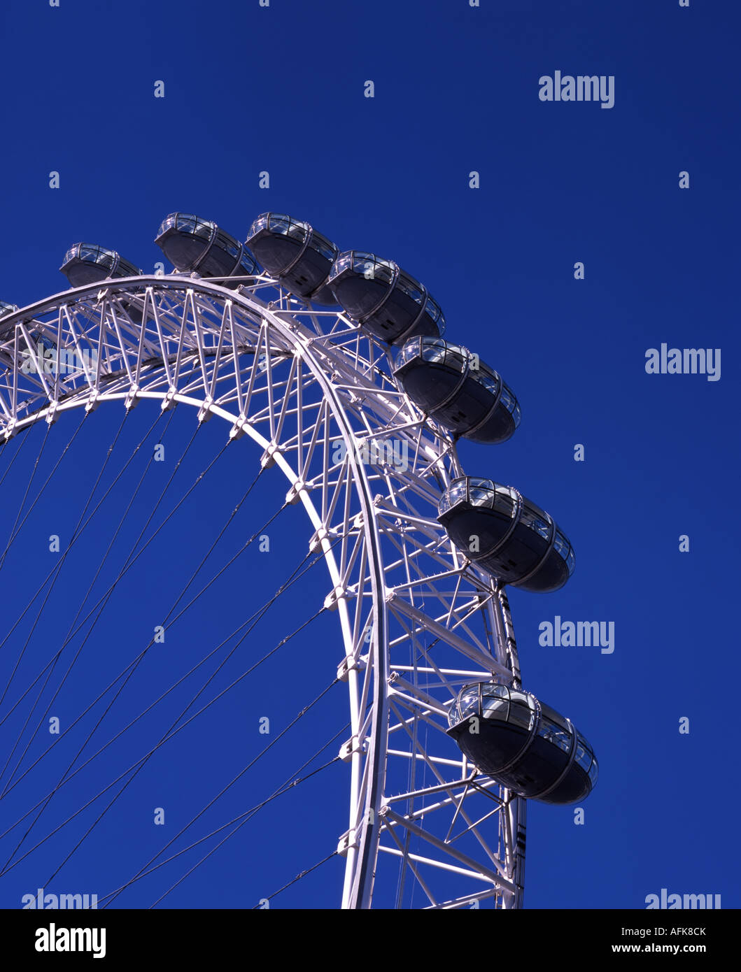 London Eye Millennium Wheel, sulla sponda meridionale del fiume Tamigi Foto Stock