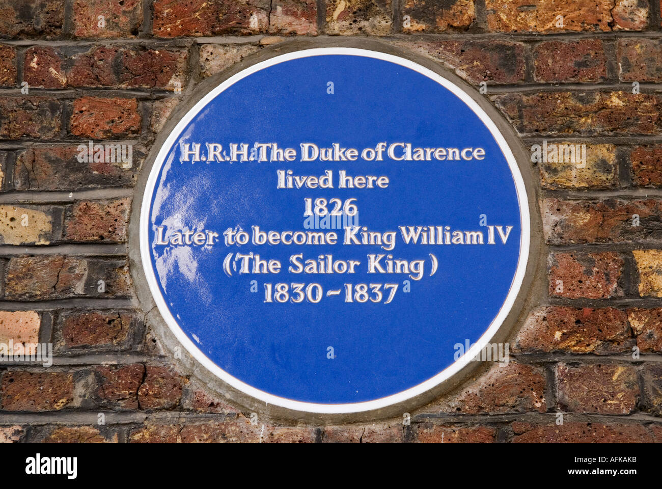 Targa blu H R H il Duca di Clarence visse qui nel 1826. In seguito divenne re Guglielmo IV conosciuto come il re marinaio 1830 1837. Charles Street, Mayfair Foto Stock
