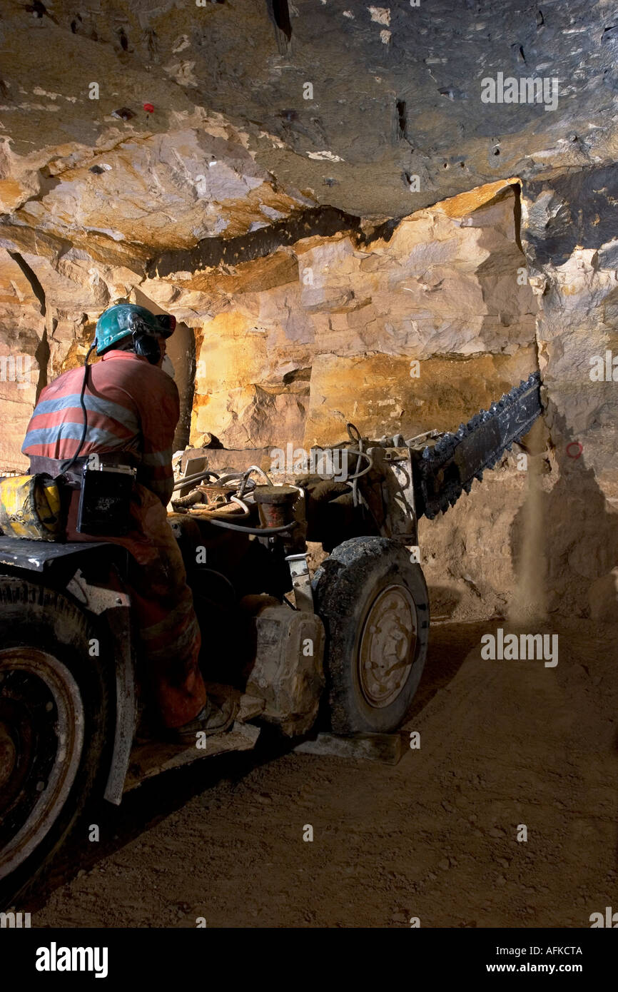 Iniziare a tagliare un volto per estrazione di pietra a Elm Park underground quarry England Regno Unito Foto Stock