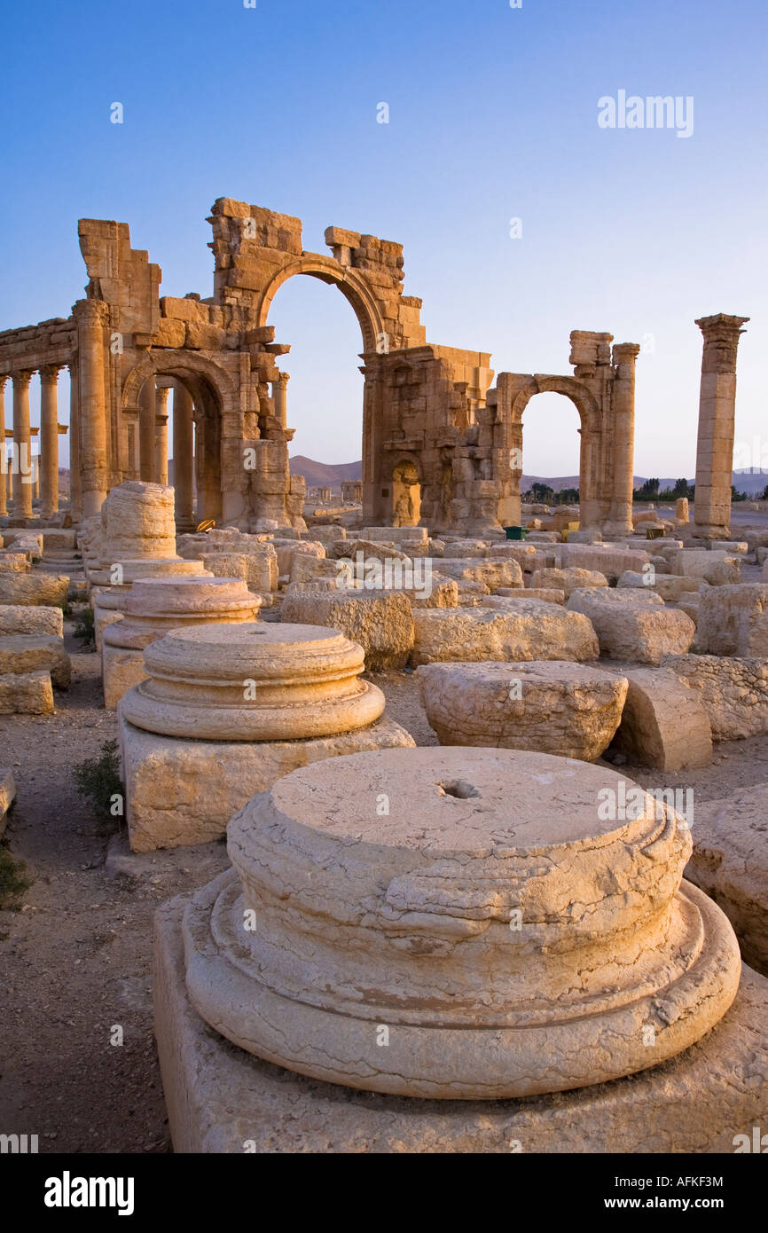 Le spettacolari rovine di una città di Palmyra, Siria. La città era al suo apice nel III secolo d.c. ma cadde in declino Foto Stock