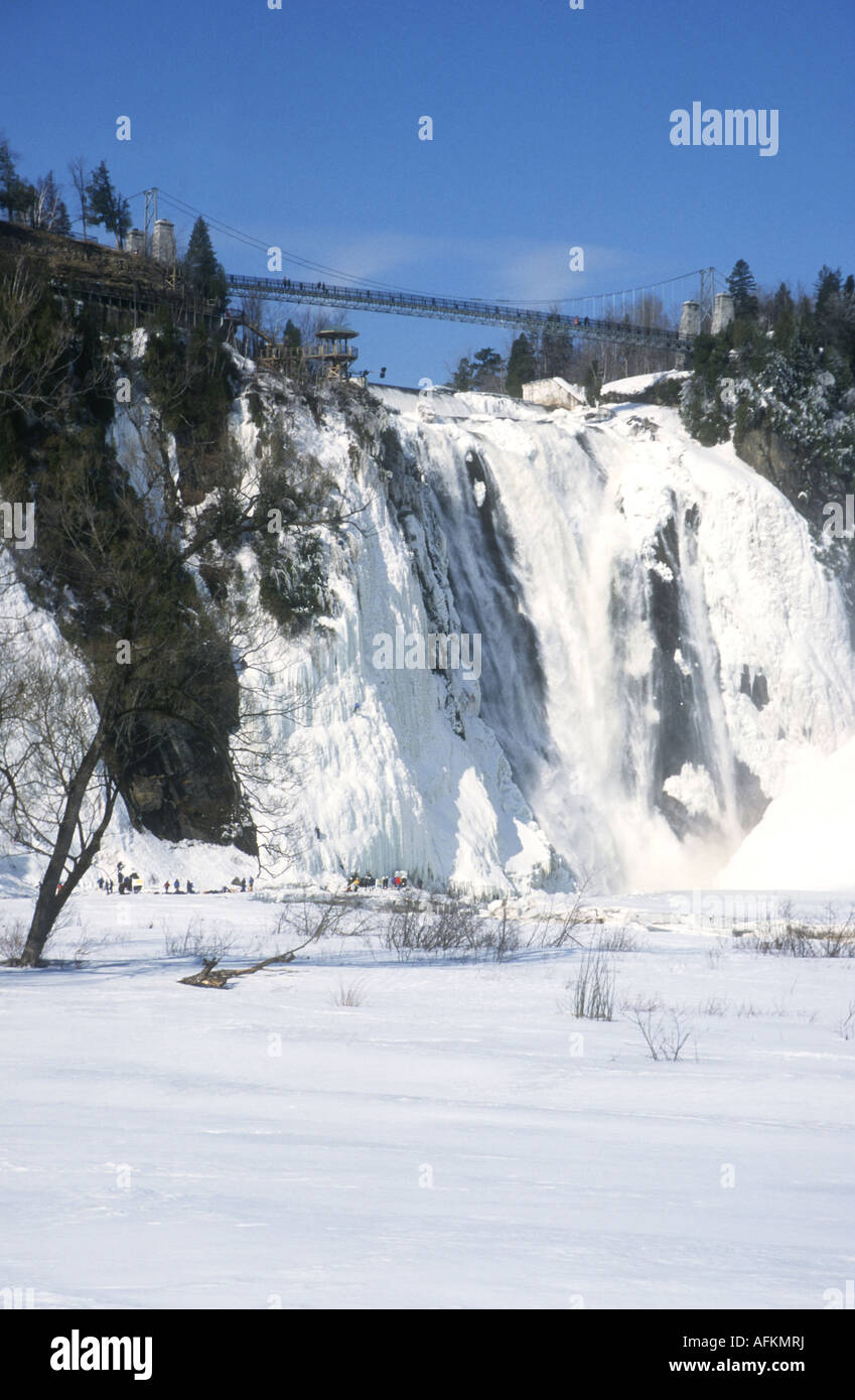 La spettacolare Montmorency Falls,Quebec, sono un luogo ideale per arrampicate su ghiaccio e slittino in inverno. Foto Stock