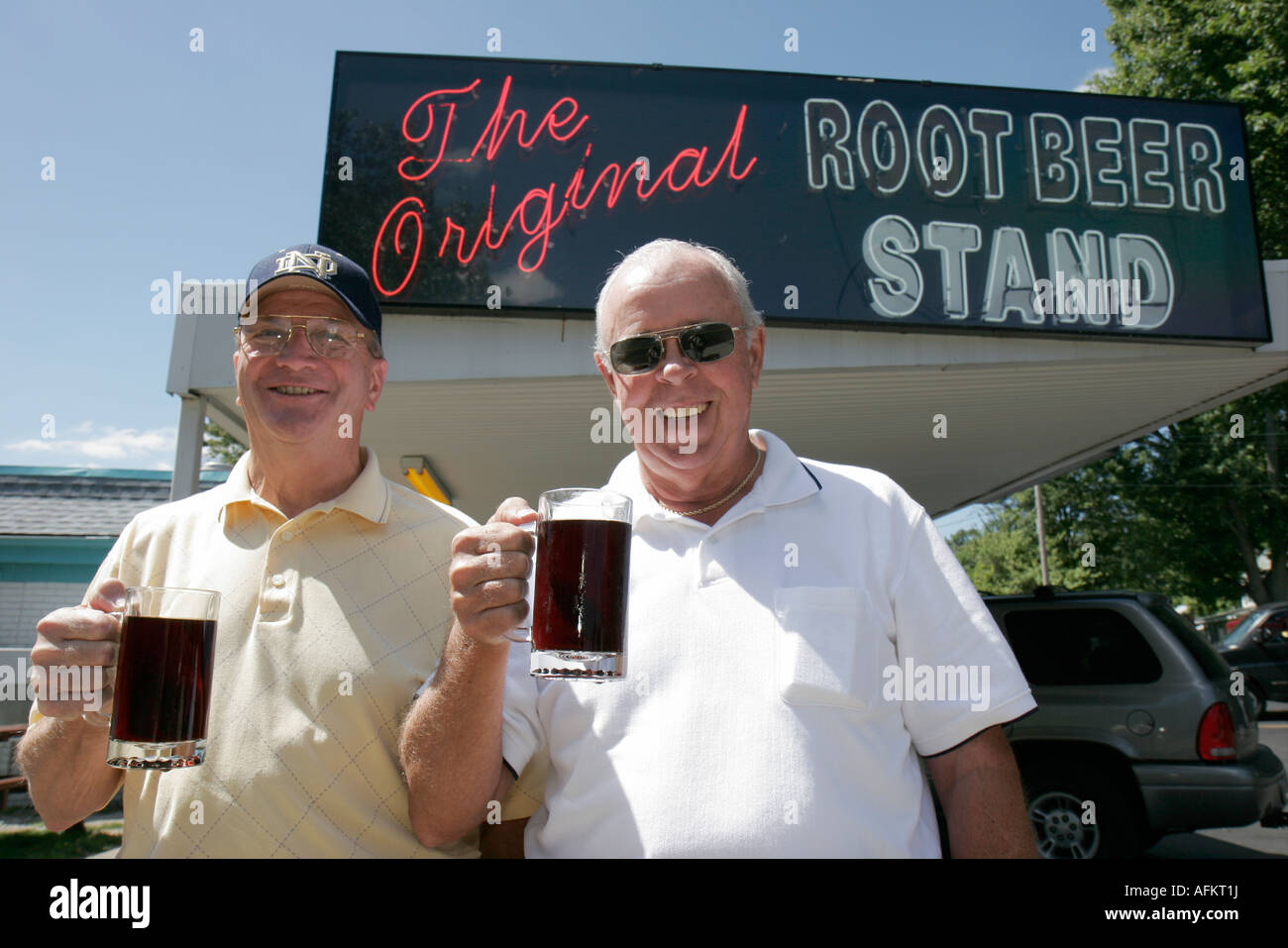 Indiana,Marshall County,Culver,The Original Root Beer Stand,nostalgia,drive in,ristoranti ristoranti ristorazione cafe cafe',sorridente,happy,Senior seni Foto Stock