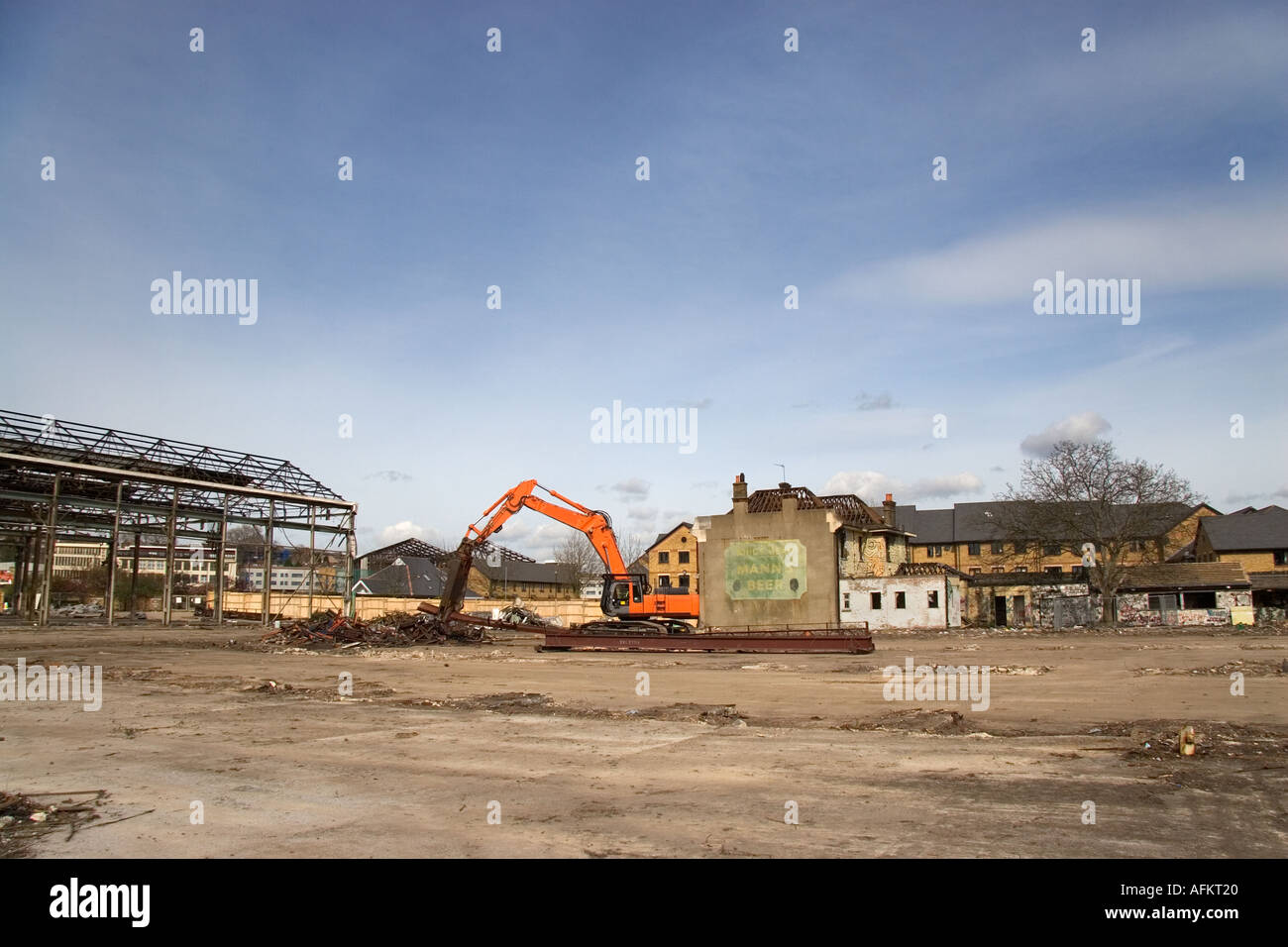 Edifici demoliti e la zona cancellata per fare spazio per il nuovo edificio residenziale a Hackney London REGNO UNITO Foto Stock