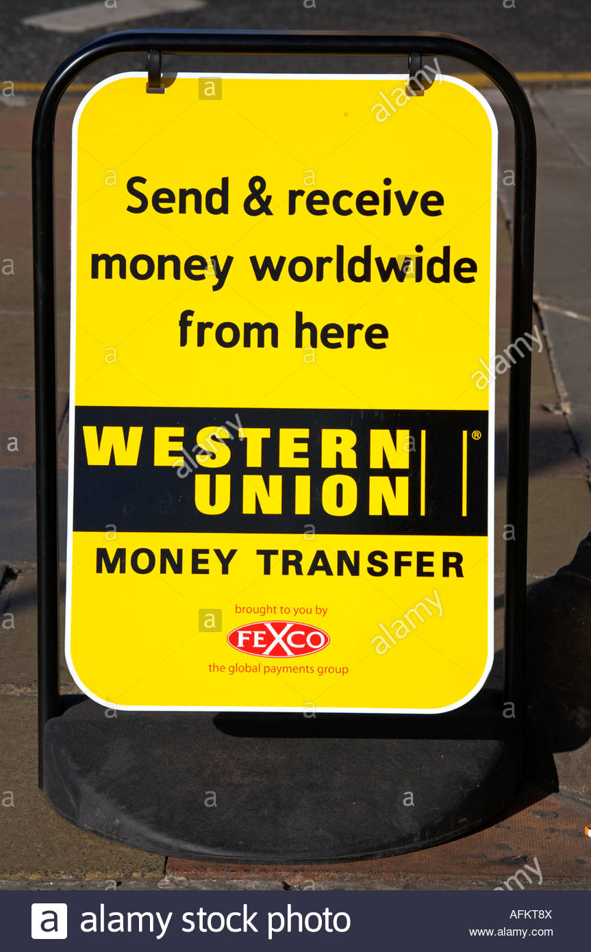 Trasferimento di denaro di Western Union cartello indicatore sulla strada Foto Stock