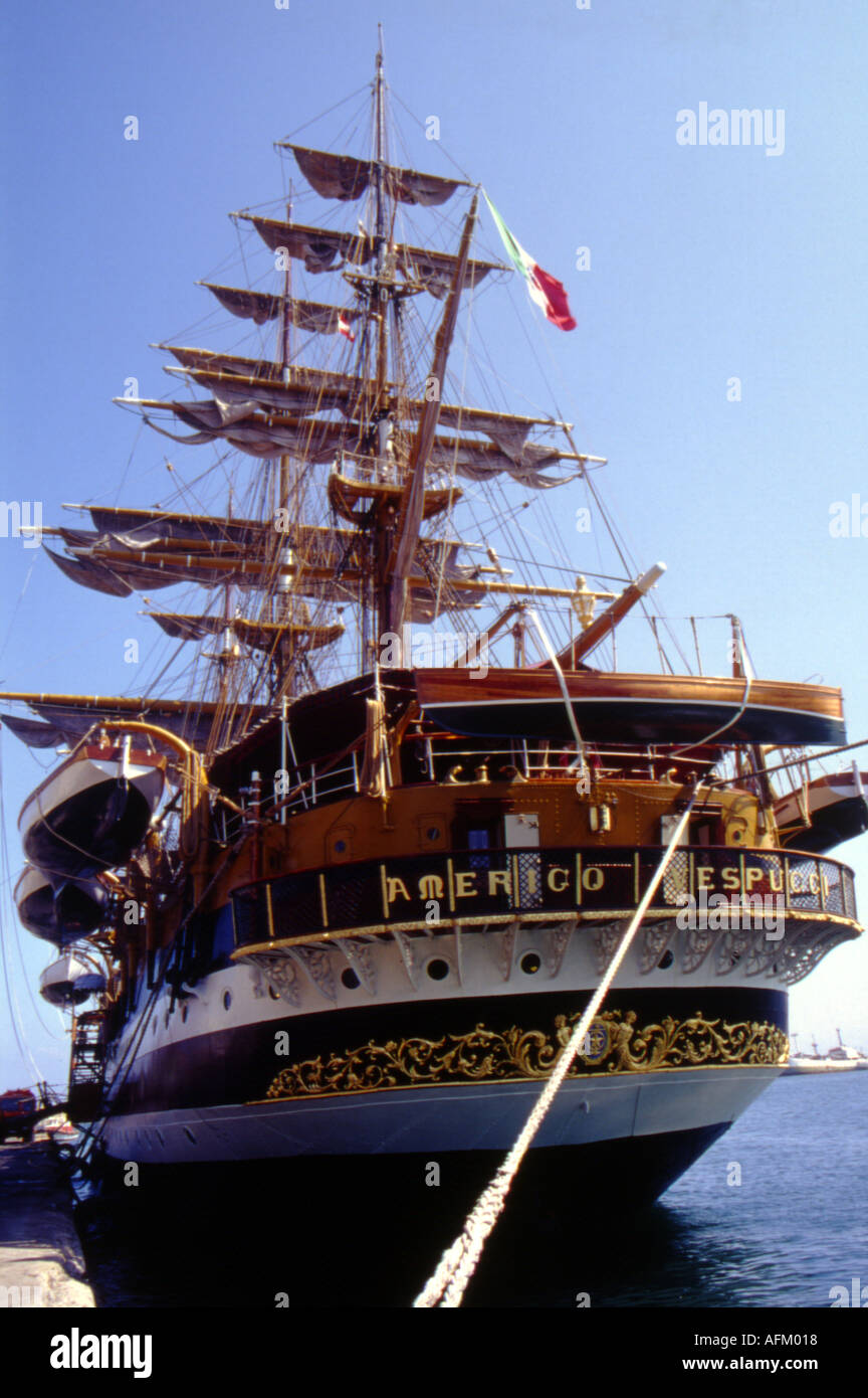 Amerigo Vespucci la grande barca a vela della marina militare italiana presso il porto di Beirut Libano Foto Stock