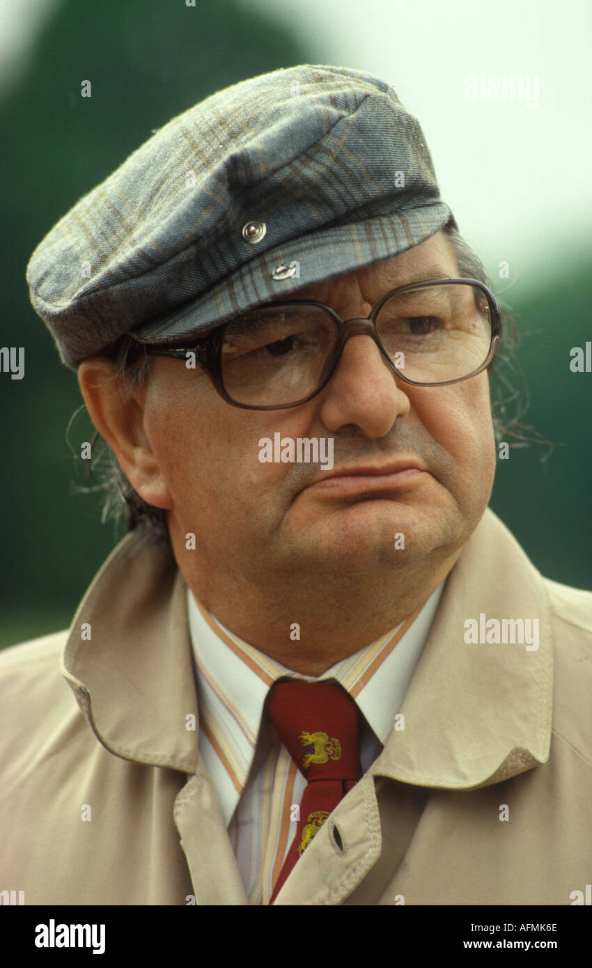 Eric Heffer MP 1980s UK al partito laburista CND march 'Nuclear Arms No. Peace YES', dimostrazione di rally Hyde Park Londra 1982 HOMER SYKES Foto Stock