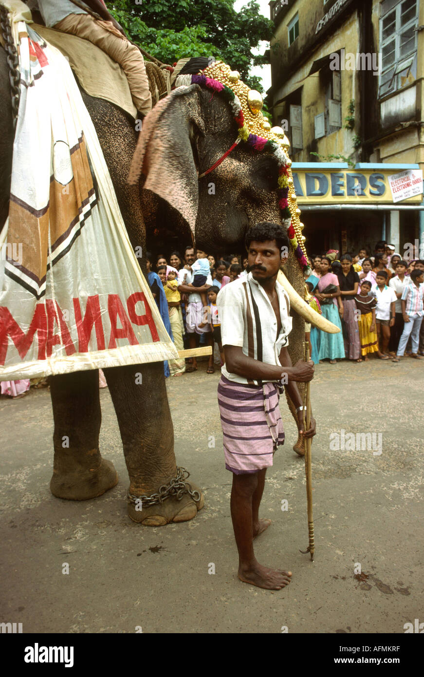 India Kerala Alleppey animali elefante e il gestore Foto Stock