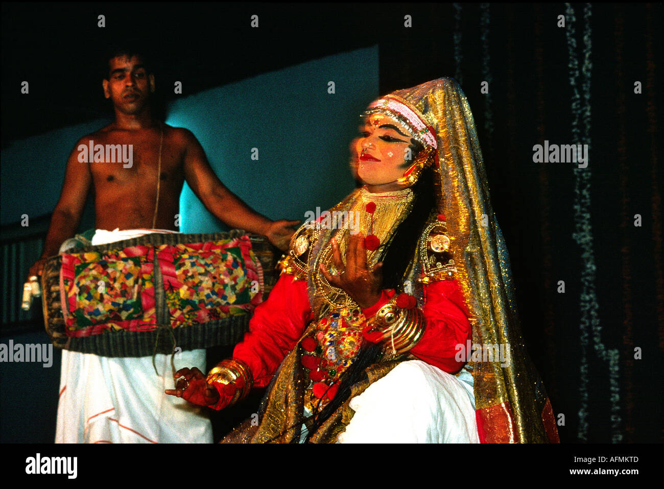 India Kerala Alleppey cultura Kathakali ballerino e musicista Foto Stock