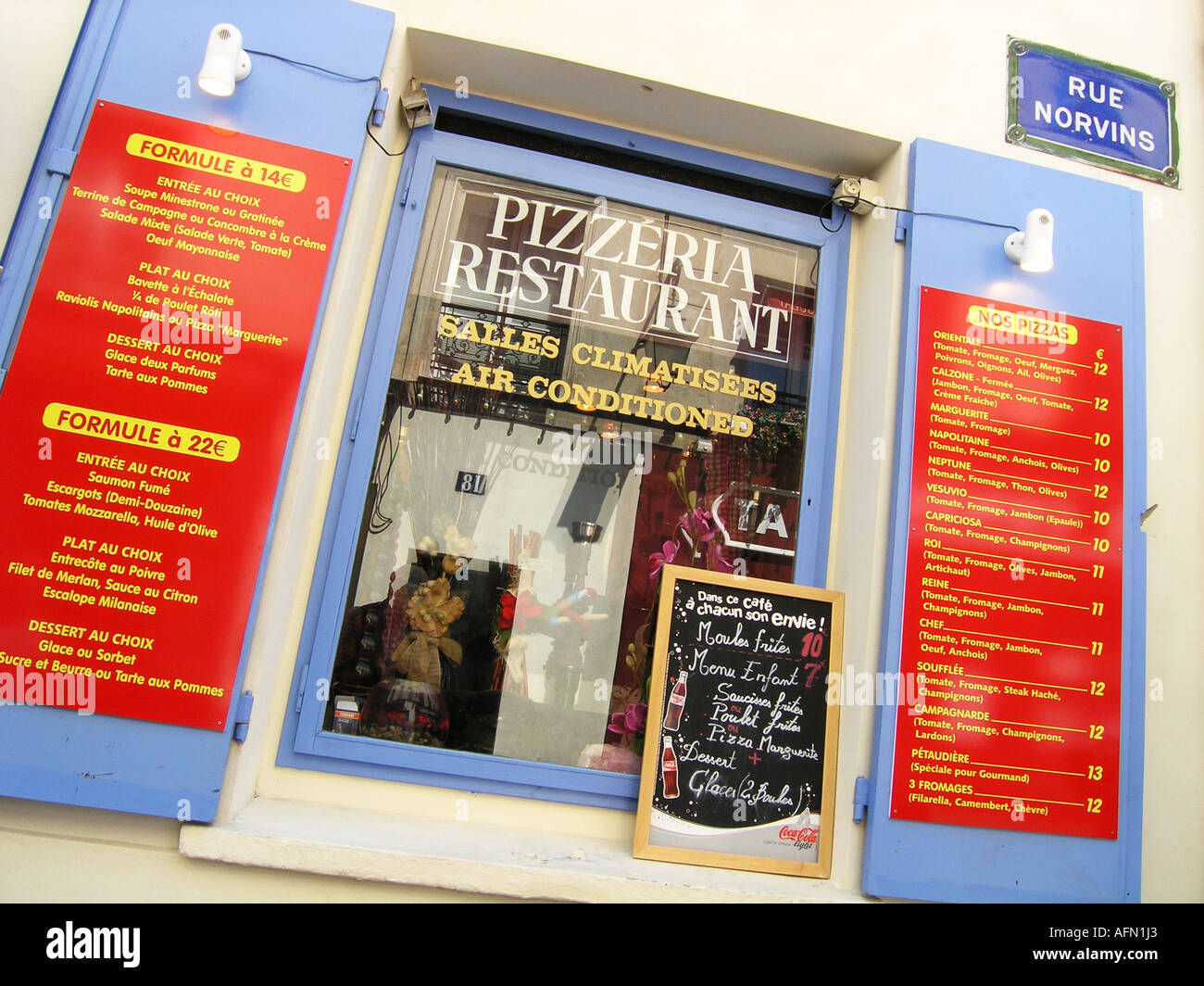 Dettaglio del pittoresco ristorante La Pétaudière all'angolo di rue Poulbot Montmartre Parigi Francia Foto Stock
