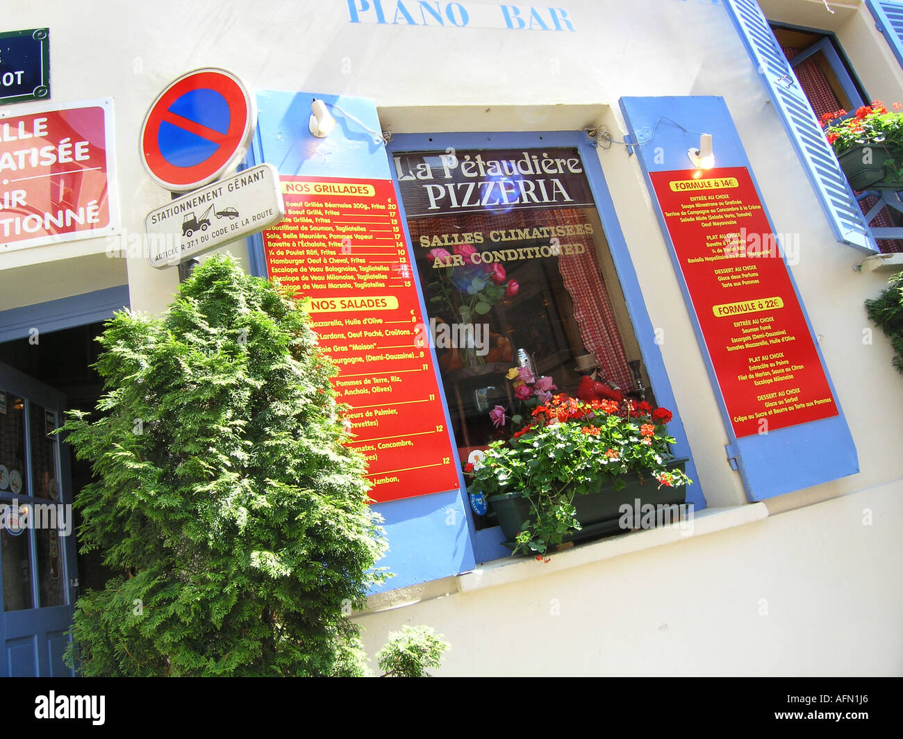 Dettaglio del pittoresco ristorante La Pétaudière all'angolo di rue Poulbot Montmartre Parigi Francia Foto Stock