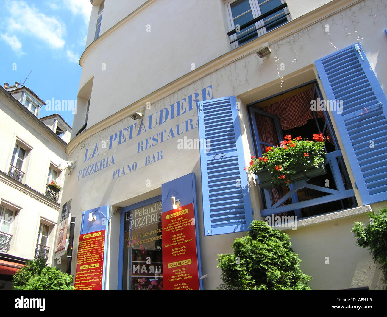 Dettaglio del pittoresco ristorante La Pétaudière all'angolo di rue Poulbot Montmartre Parigi Francia Foto Stock