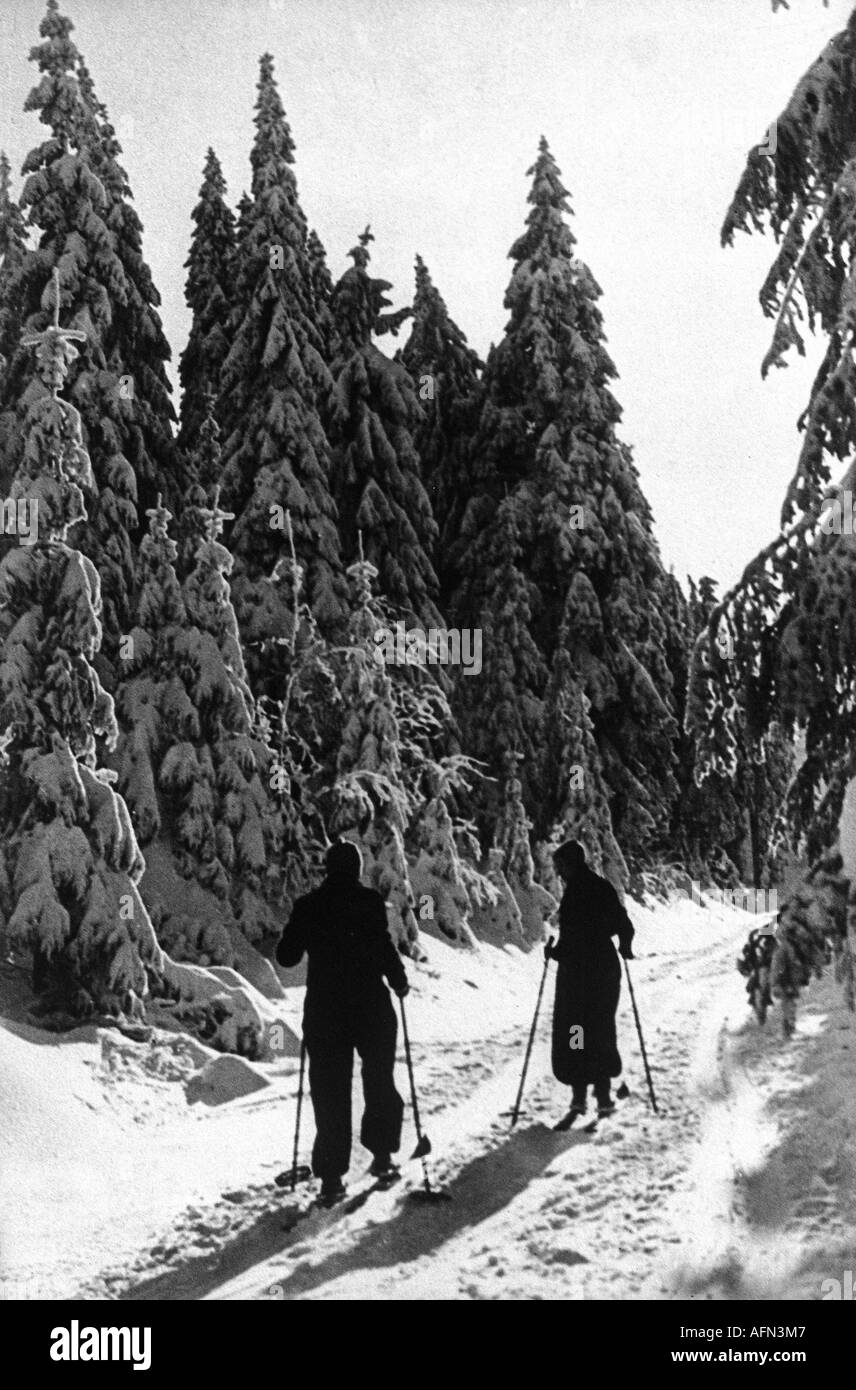 sport, sci, fondo, sciatore in inverno paesaggio, 1930s, 30s, neve, riposo, 20th secolo, , Foto Stock