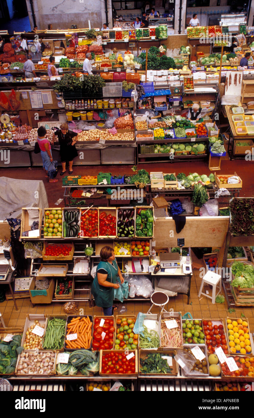 Portogallo Lisbona Lisbona s più grande mercato di frutta e verdura Mercado da Ribeira Foto Stock