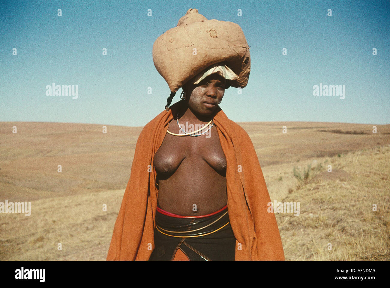 Geografia/viaggio, Sudafrica, persone, donne, in abito tradizionale, Transkei, 1960, Foto Stock