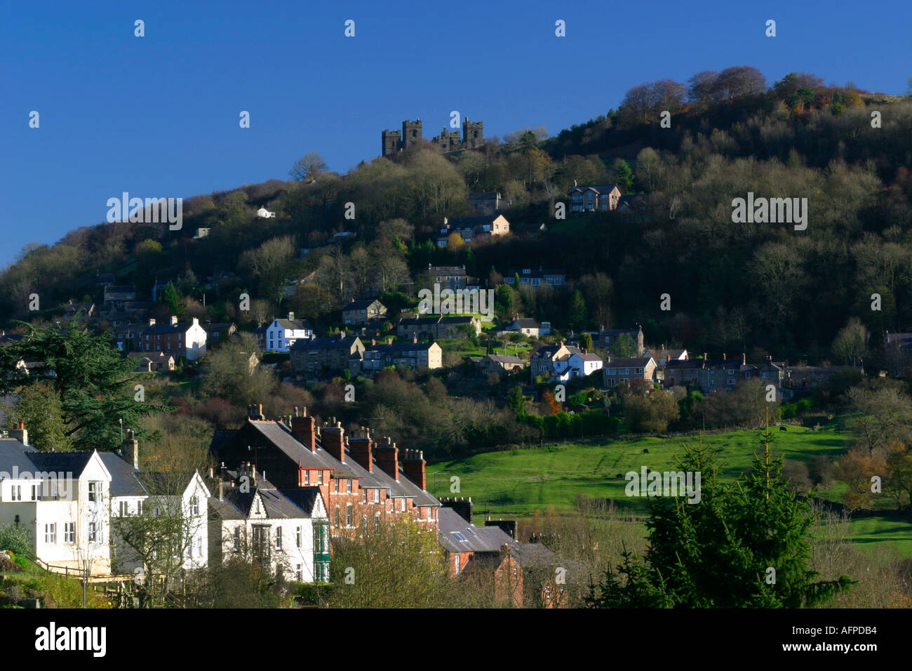 Vista sul villaggio di Matlock Bath nel Derbyshire Peak District Inghilterra REGNO UNITO Foto Stock