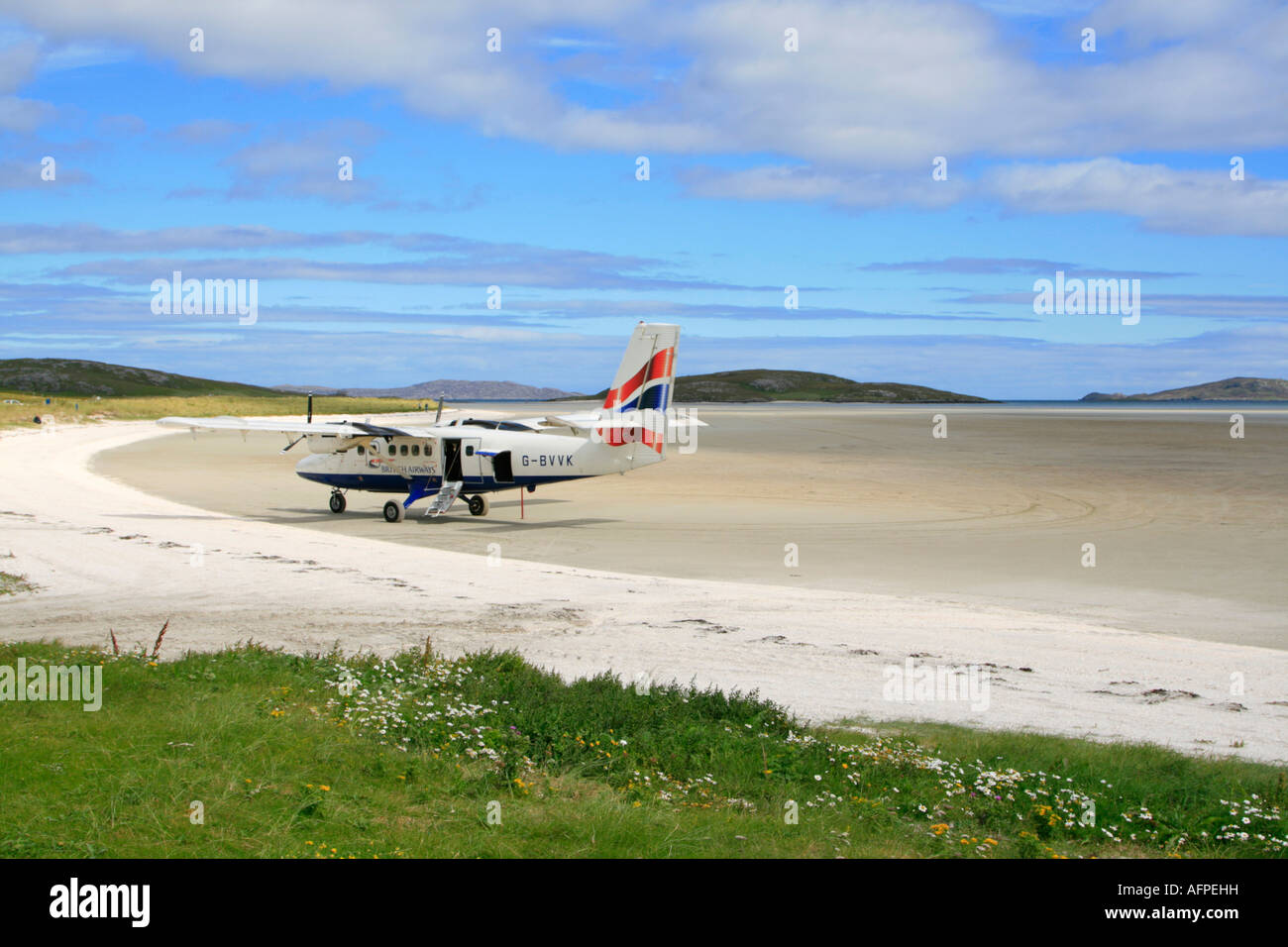 Il Cockle strand Traigh Mhor spiaggia loganair pista di atterraggio per aerei British Airways twin otter volo Isle of Barra Western Isles della Scozia UK GB Foto Stock