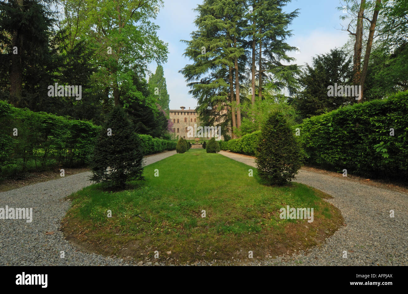 Un viale coperto in un classico giardino all italiana Foto Stock