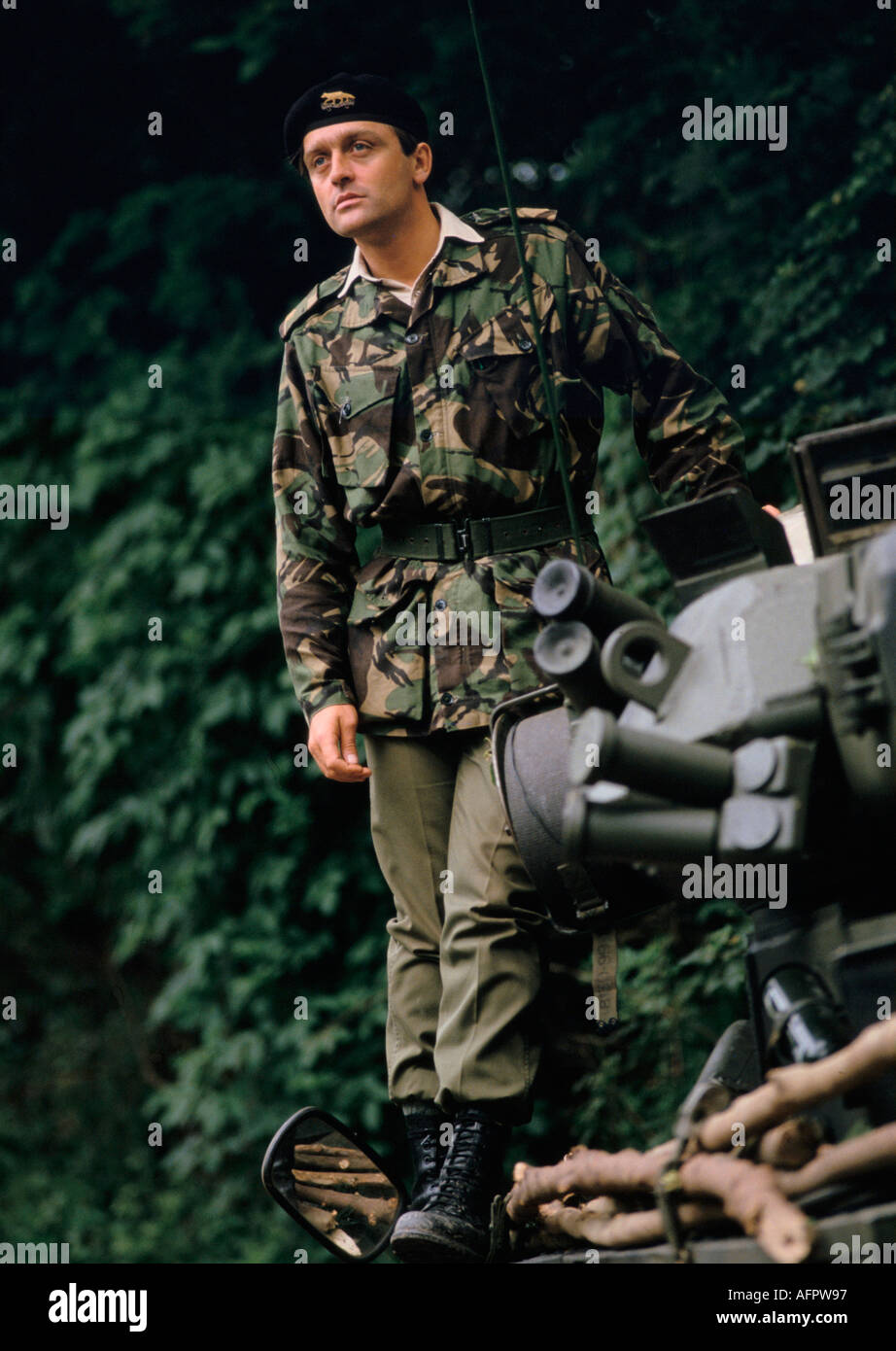 Duca di Westminster il 6° duca, Salisbury Plain Weekend esercita con l'Esercito Territoriale su Wiltshire UK anni '90 HOMER SYKES Foto Stock