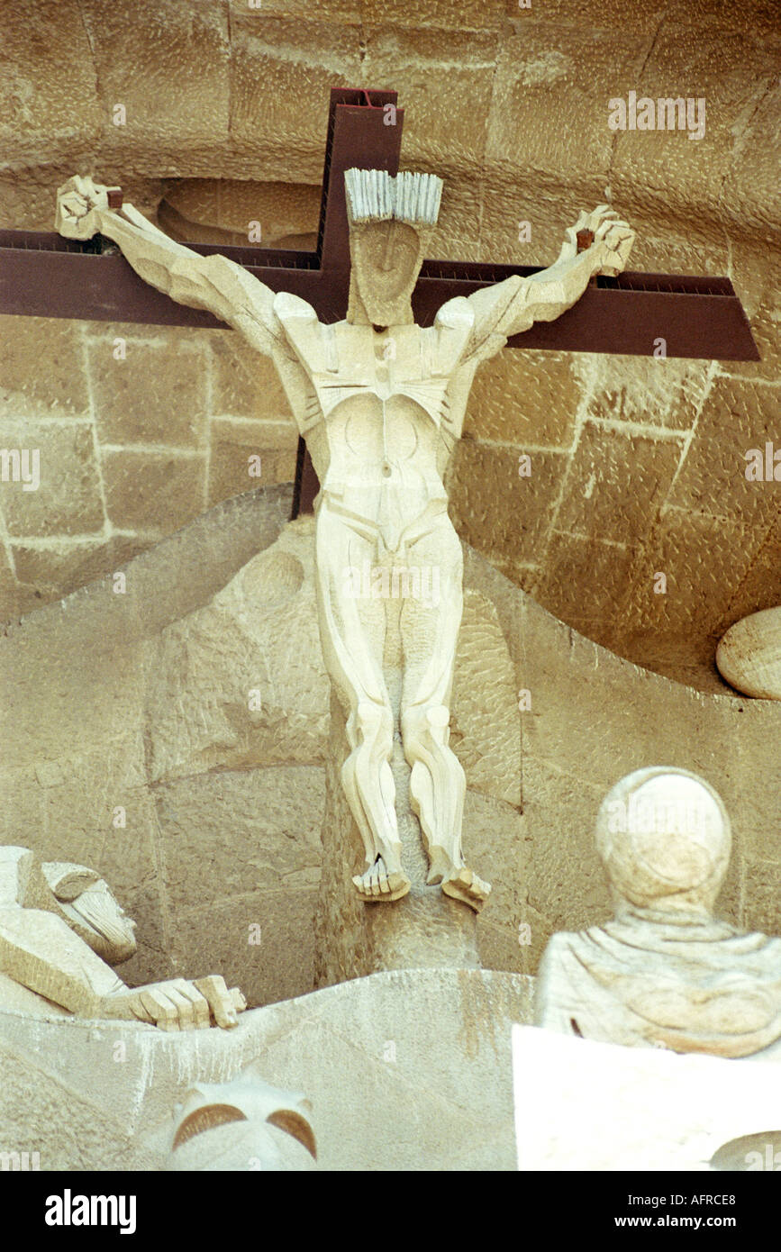 Le sculture del sud parete occidentale della Sagrada Familia a Barcellona sono stati disegnati dall'artista Josep Subirachs Foto Stock