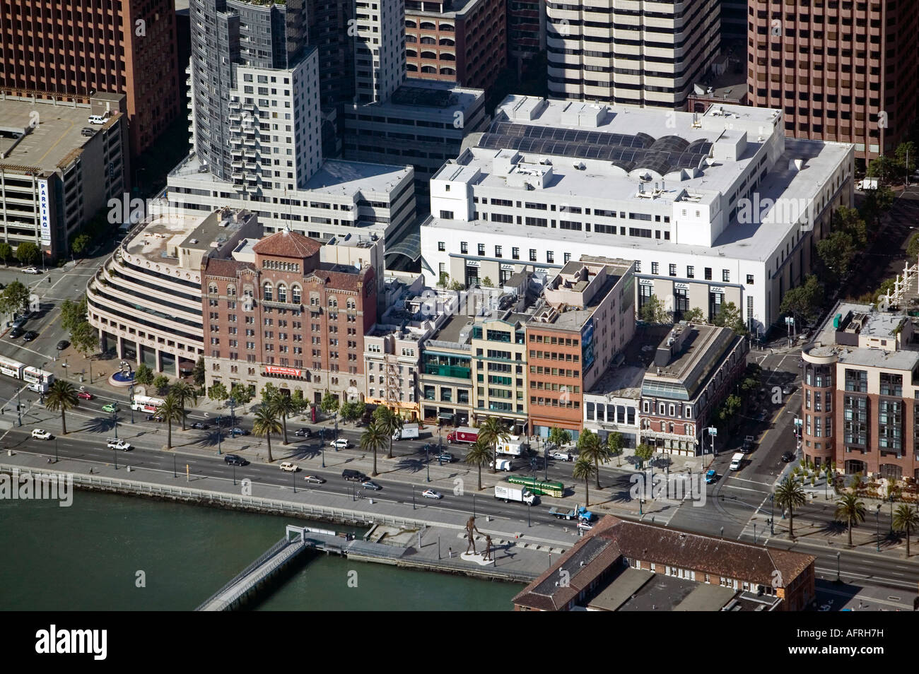 Vista aerea al di sopra di uno Rincon Plaza Embarcadero waterfront di San Francisco in California Foto Stock