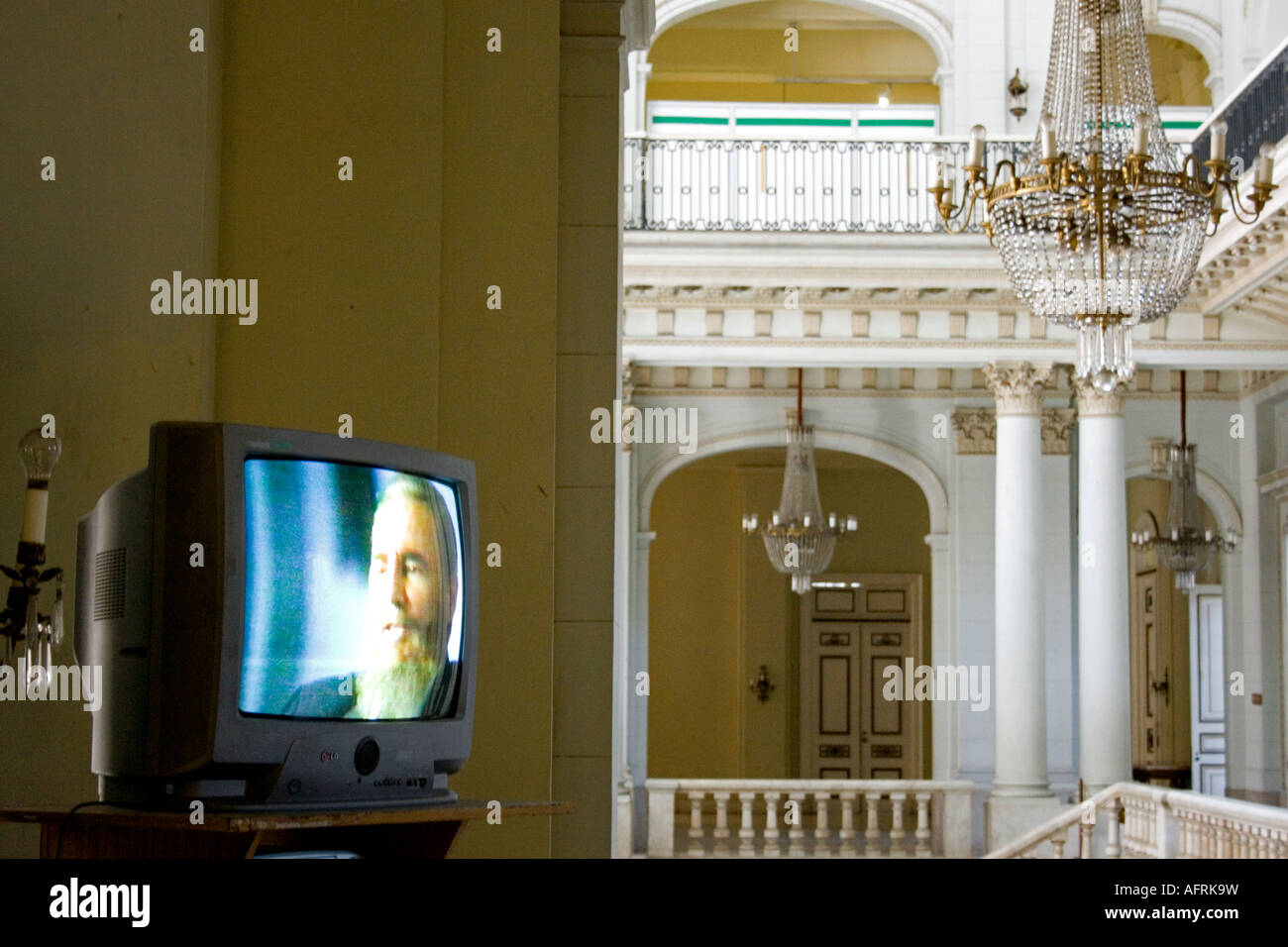 Fidel Castro rivive i suoi ricordi su un Infinite loop video presso il Museo de la Revolucion, Havana, Cuba Foto Stock
