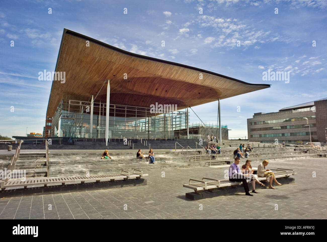 La tettoia e la facciata della National Assembly for Wales edificio sul lungomare in Cardiff. Foto Stock
