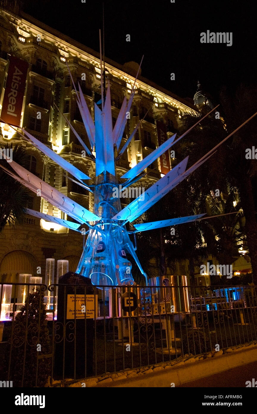 Oasi Blu, fonti di energia rinnovabili scultura, display all evento MAPIC a La Croisette, Cannes, Cote d'Azur, in Francia, UE Foto Stock