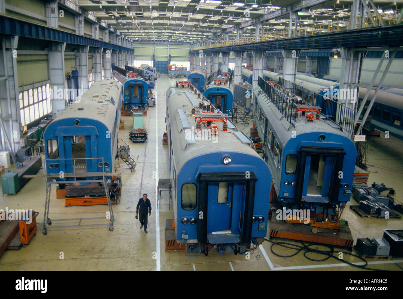 Ganz Hunslet, fabbrica di costruzione di treni di Budapest, treni carrozze in produzione. Ungheria 1990s officina di treni circa 1995 HOMER SYKES Foto Stock