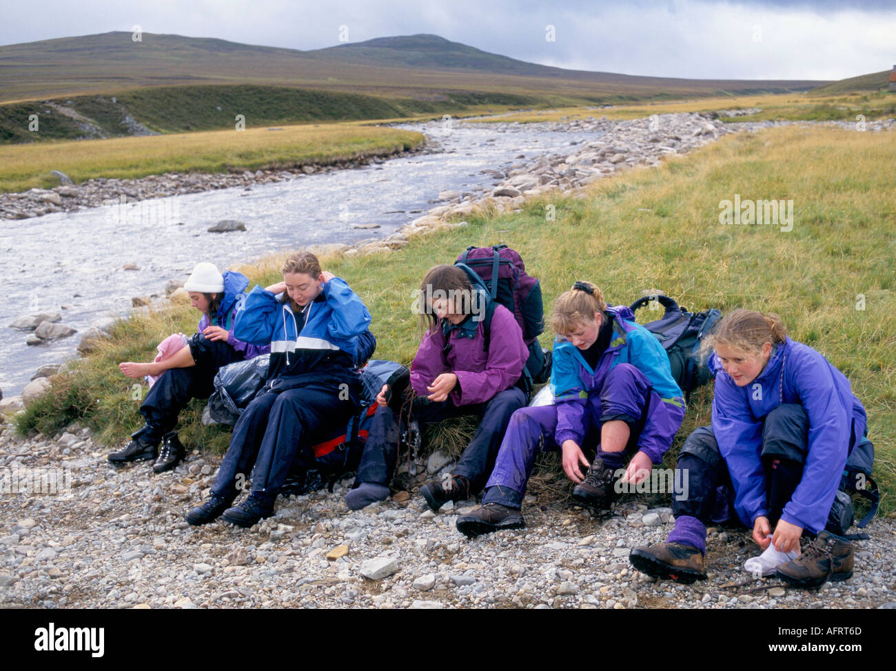 Programma di premi Duke of Edinburgh, giovani, scolaresche che partecipano, Mar Lodge Estate, una tenuta di Highland nella parte occidentale dell'Aberdeenshire, nel Regno Unito, negli anni '1990, in Scozia. Foto Stock