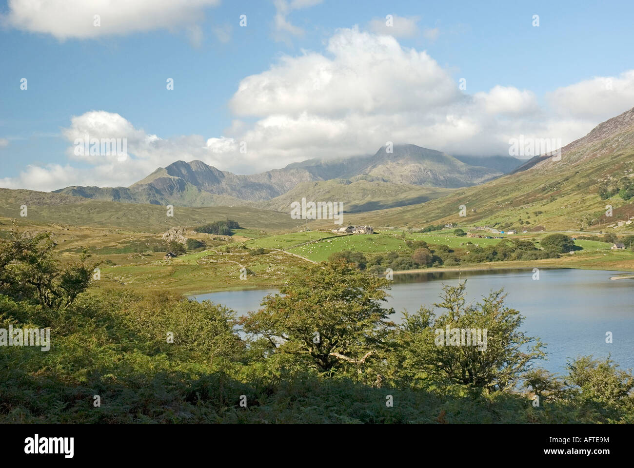 Mount Snowdon da Llyn Mymbyr Foto Stock