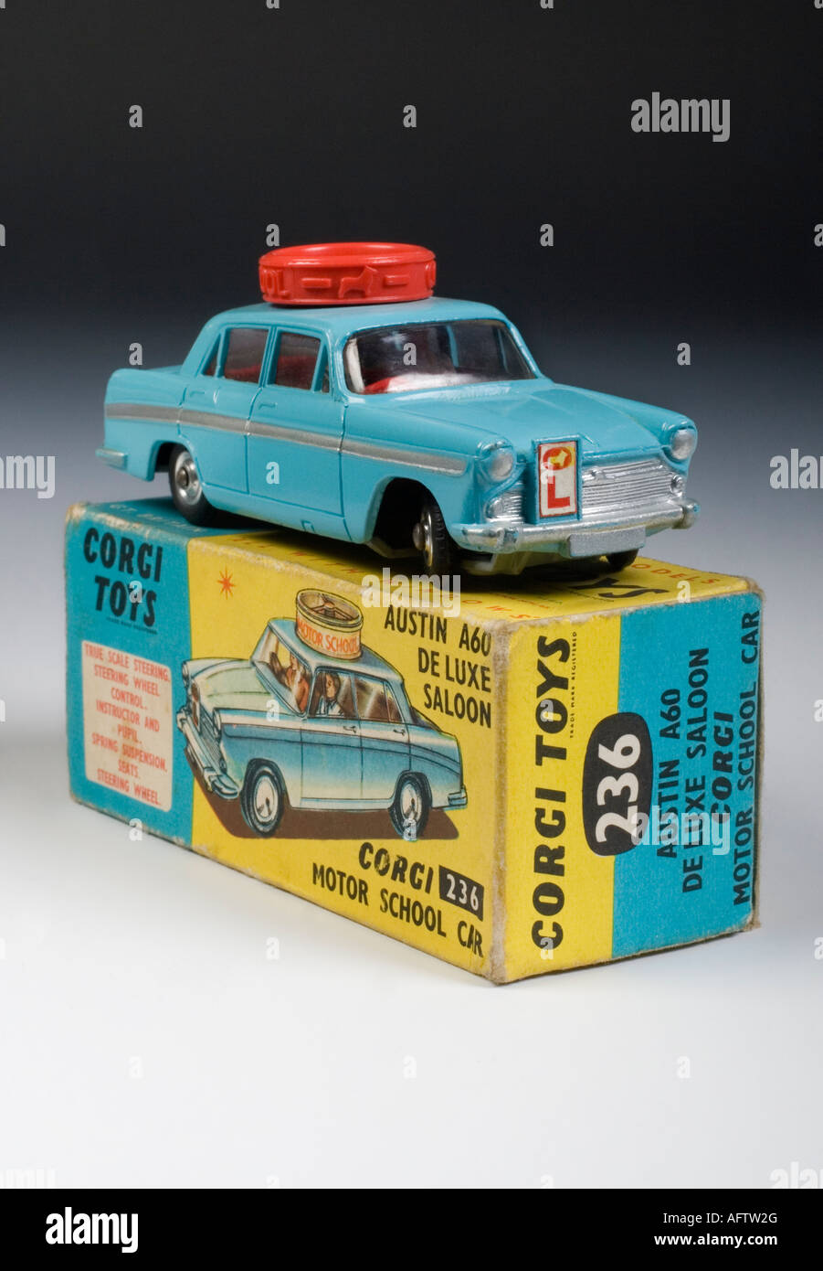 Scuola di Corgi motoristica di Austin Cambridge A60 berlina. Corgi modello pressofuso no.255. Rilasciato 1964 Foto Stock