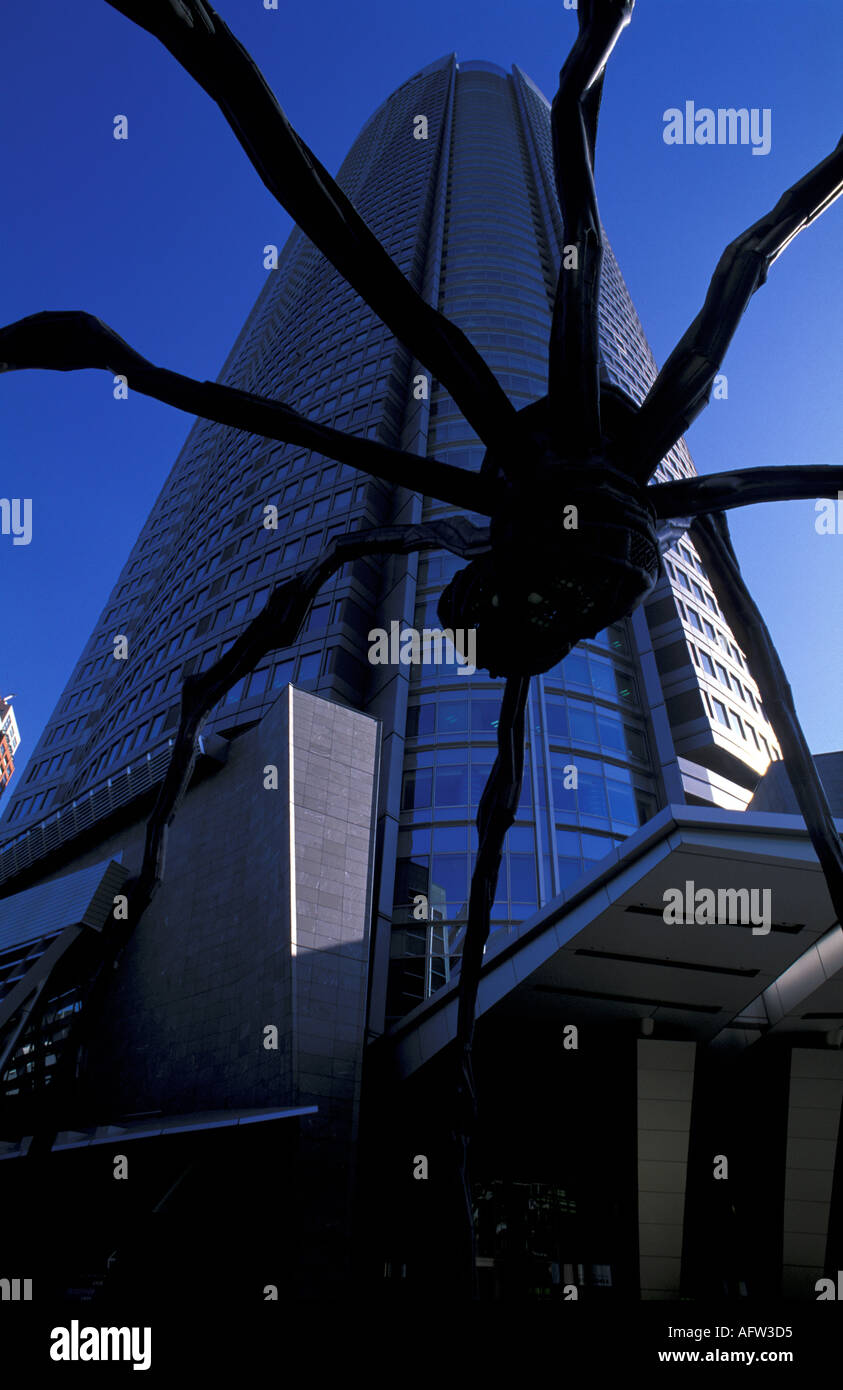 Il ragno gigante di fronte Mori Tower Roppongi Hills Tokyo Giappone Foto Stock