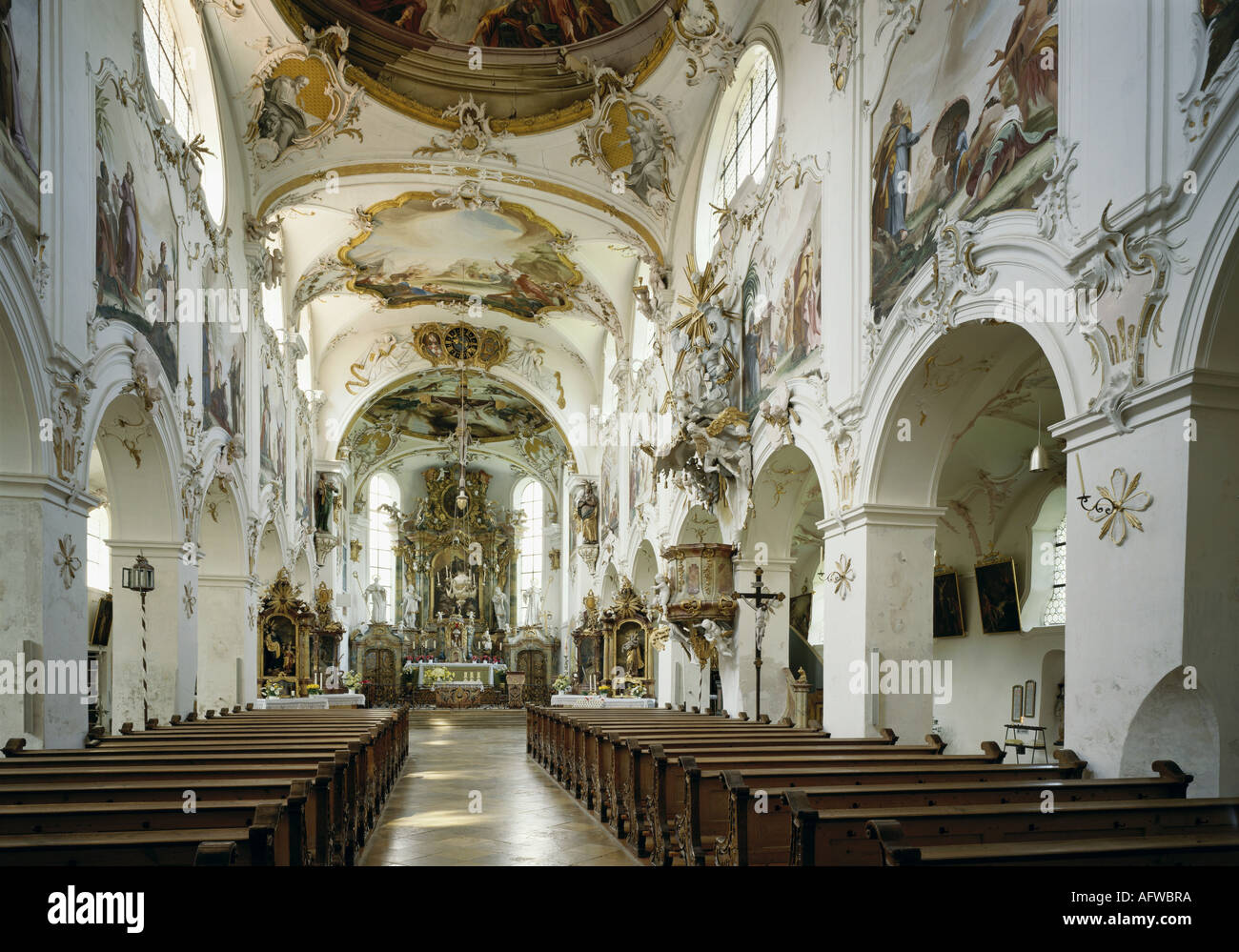 Geografia/travel, Germania, Baden-Württemberg, Gutenzell-Hürbel, chiese di San Cosma e Damiano chiesa parrocchiale, vista interna, vista in altare costruito da Franz birra, Michael e Christian pollice, 1755 - 1756, ricostruita da Franz Xaver Feuchtmayer il sambuco, , Additional-Rights-Clearance-Info-Not-Available Foto Stock