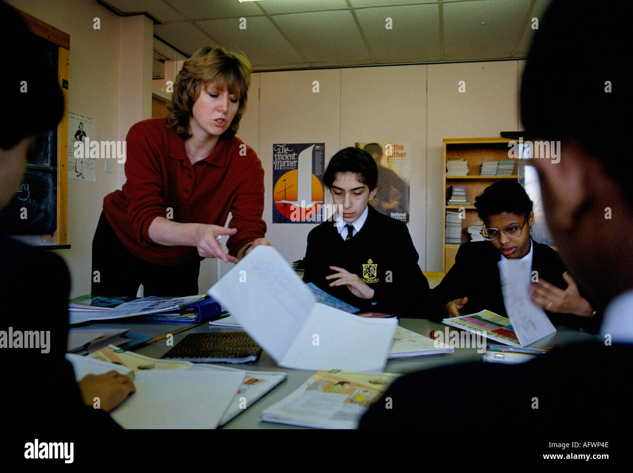 Inglese che viene insegnato come seconda lingua Scuola secondaria anni '90 Regno Unito. Greenford High School, Middlesex Londra 1990. Gruppo misto HOMER SYKES Foto Stock