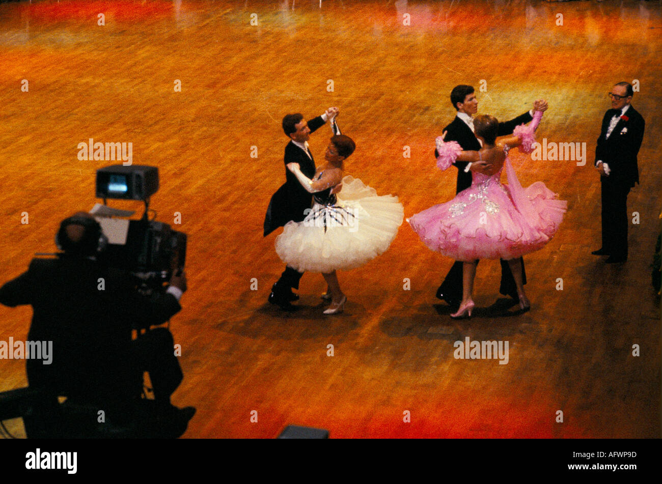 Come Dancing serie televisiva degli anni '1980 in corso di riprese Blackpool Lancashire. Il giudice e il cameraman. 1990s 1991 HOMER SYKES Foto Stock